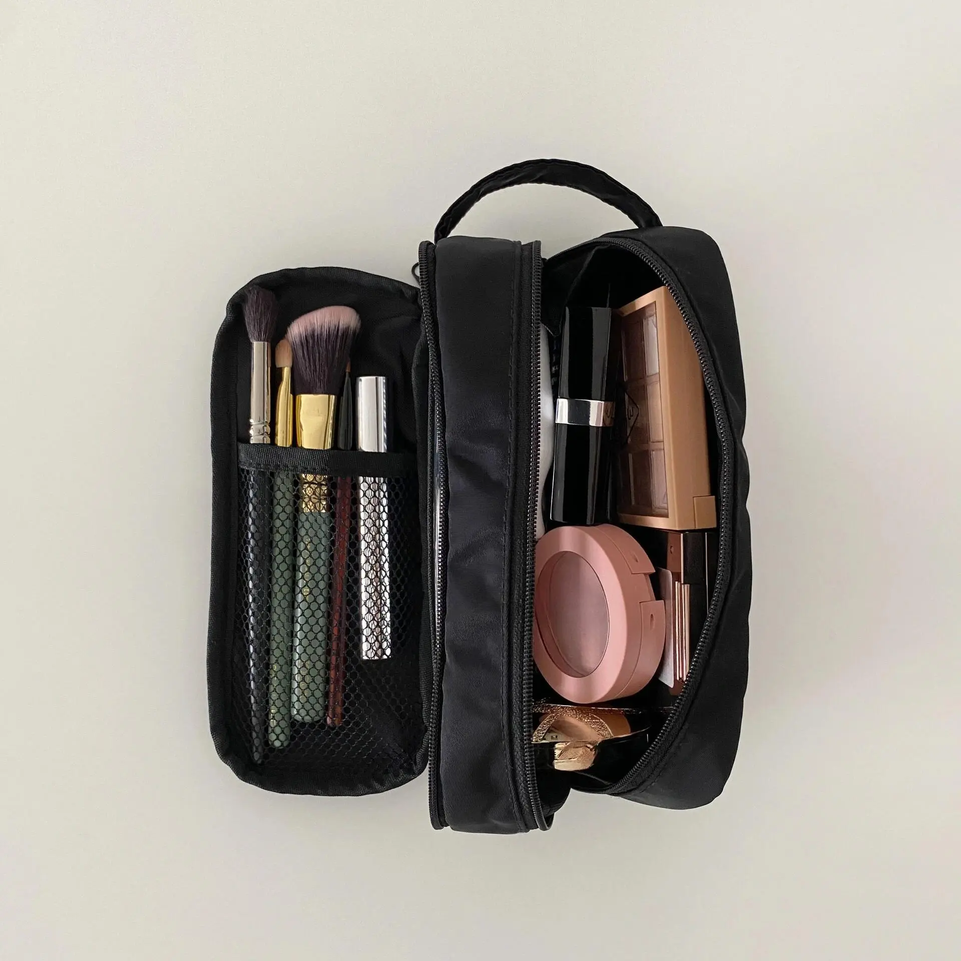 Makeup Brush Bag Makeup Organizer Travel Cosmetic Bag with Mesh Divider Portable Toiletry Bag Wide Opening Beauty Storage Case for Women Travel Vacation Business Trip Daily Use Black