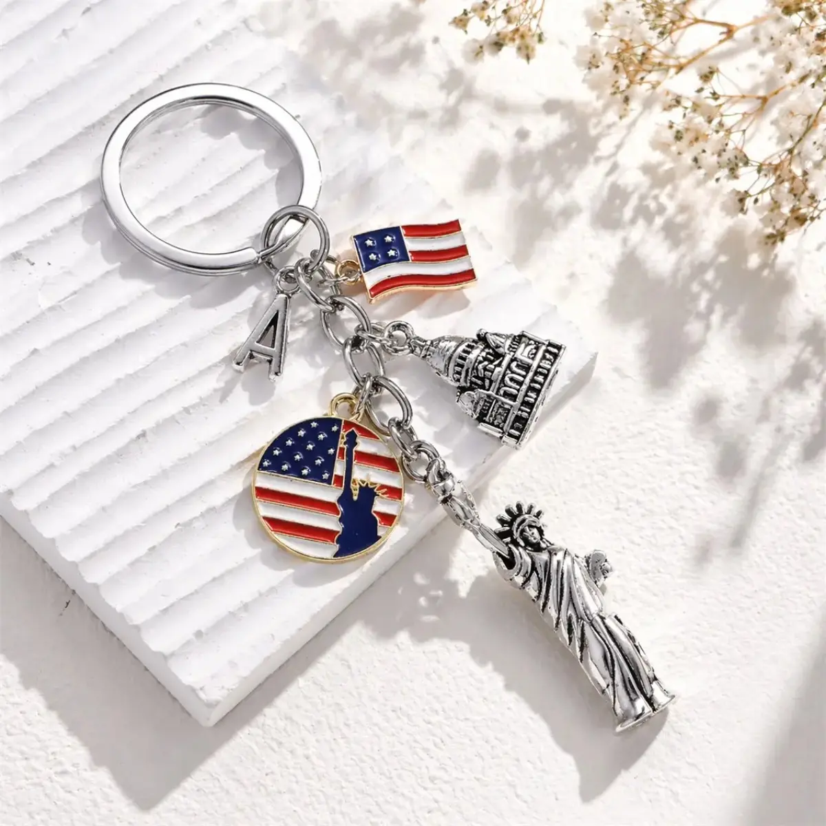 Alloy USA Flag Keychain, Commemorative Souvenir with Statue of Liberty & Capitol Charms, Compact Durable Lightweight Accessory, Sturdy, Figure, Daily, American Flag, Souvenir Charm, Metallic, Travel Gifts, Charm Set, Edc Gear, American Pride, Statue & Fla