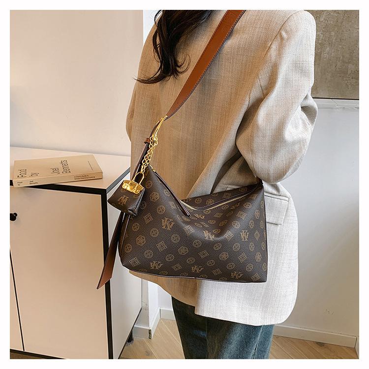 Mia Bag Shop Classic Letter Pattern Hobo Bag for Women High-Quality PU Handbag with Color-Block Strap & Gold Lock 30x11x20cm Crossbody Clutch Purse