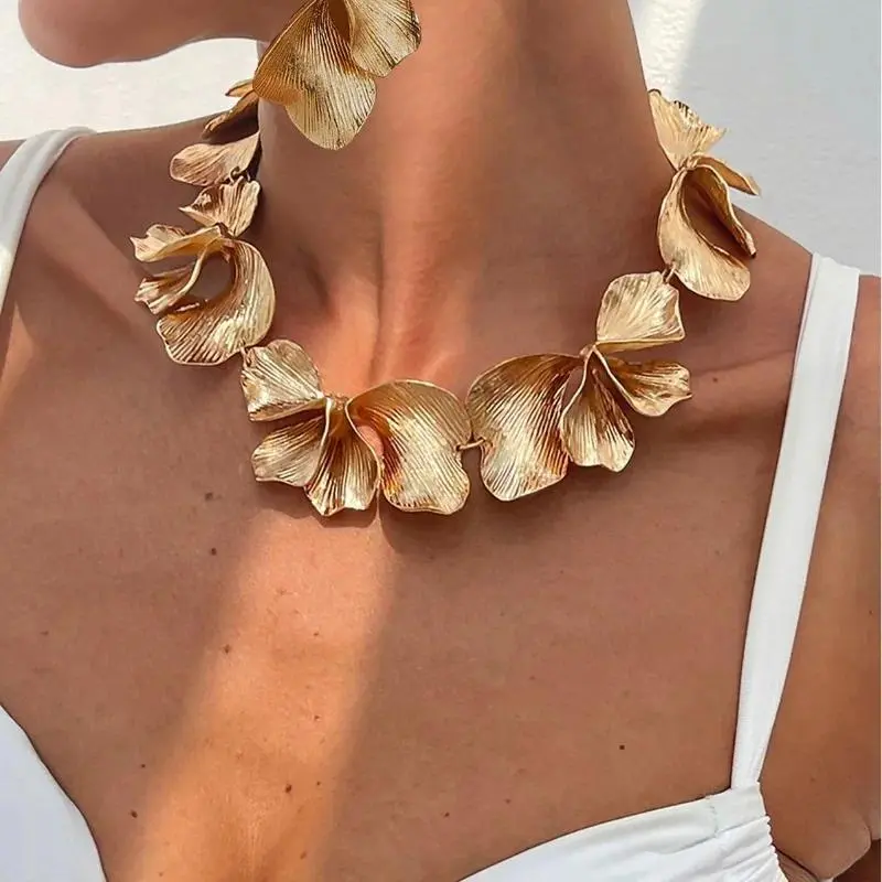 Women's Gold Irregular Shape Ginkgo Leaf Half-Flower Choker Necklace - Punk Edge Choker Form Fashion Costume Jewelry Accessory, Casual Wear, Chain Jewelry Necklaces