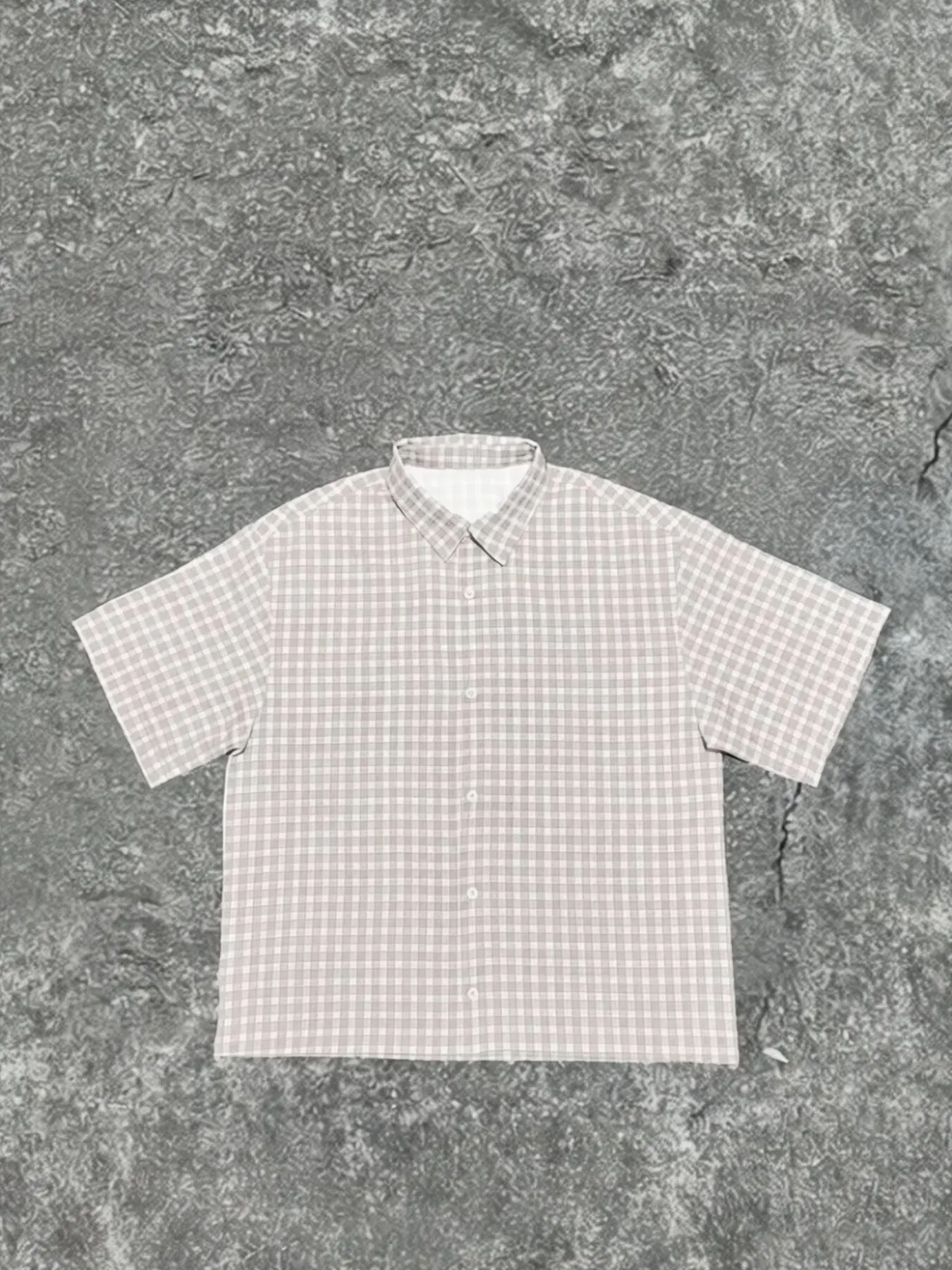 Men's Oversized Pink White Gingham Checkered Shirt, Breathable Lightweight Short Sleeve Button-Down, Trendy Korean Streetwear Aesthetic Shirt for Daily Casual, Summer Vacation, Date