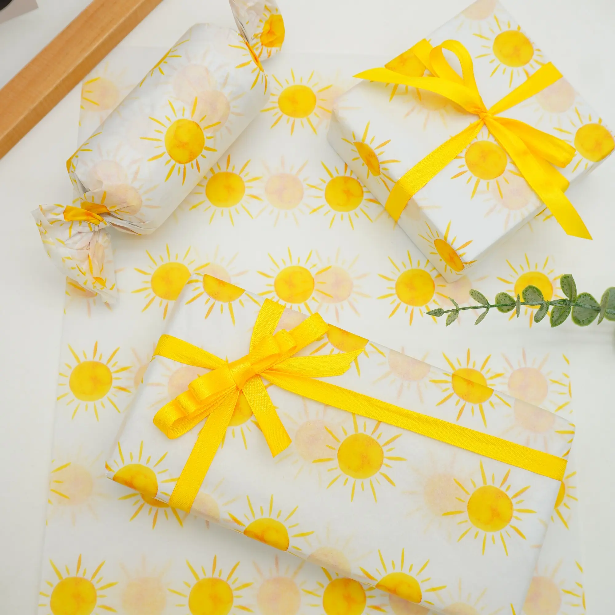 Yellow sun pattern packaging tissue paper, bouquet wrapper, gift wrapping paper, flower wrapping paper, Cute Wrapping Paper, Creative Gift Packaging, suitable for decoration at parties, birthdays, weddings, festivals, and any other occasions