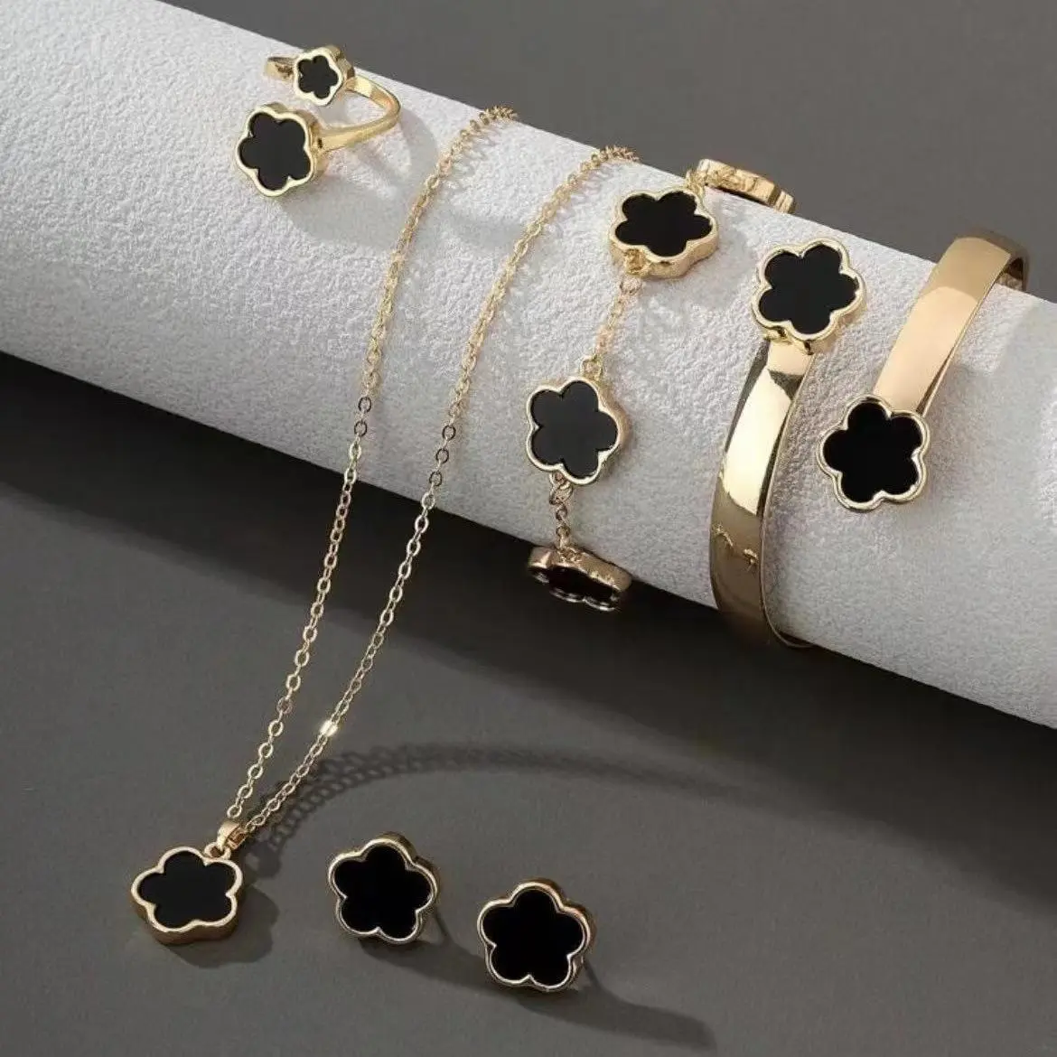 Fashion Jewelry Set with Lucky Flower Design, Elegant Trendy All-match & Exquisite Jewelry Accessories, Includes Earrings, Necklace, Bracelets and Ring, Perfect Birthday Mother's Day Gift for Women Girlfriend Party Daily Decor