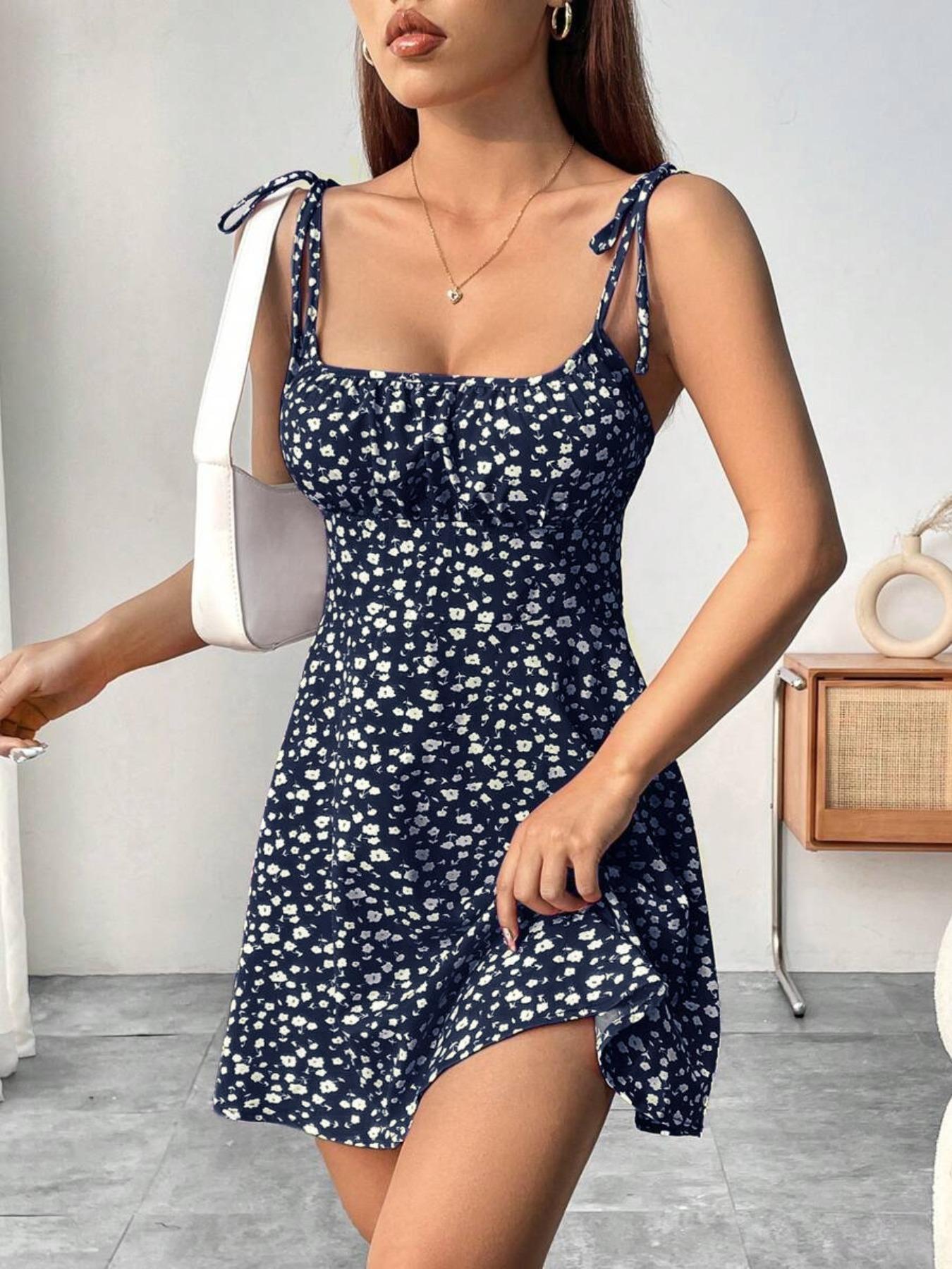 Women's Summer Fashion Slimming Backless Boho Dress, Casual Fitted Halter Ditsy Floral Dress, Perfect for Vacation