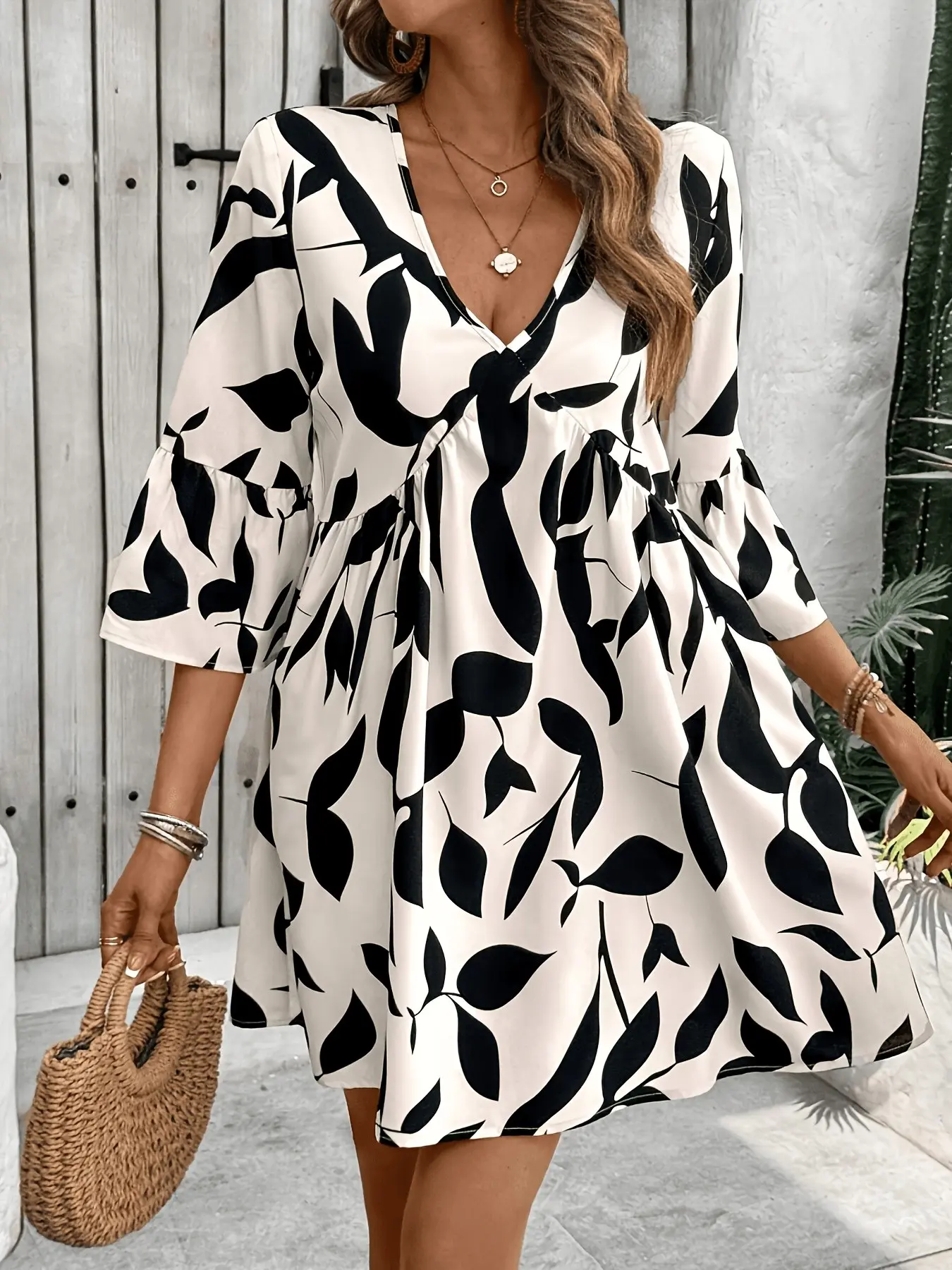 Women's Summer V-Neck Patchwork Bell Sleeve Geometric Print Dress, Beach Vacation Casual Daily Wear, Perfect for Outdoor Activities