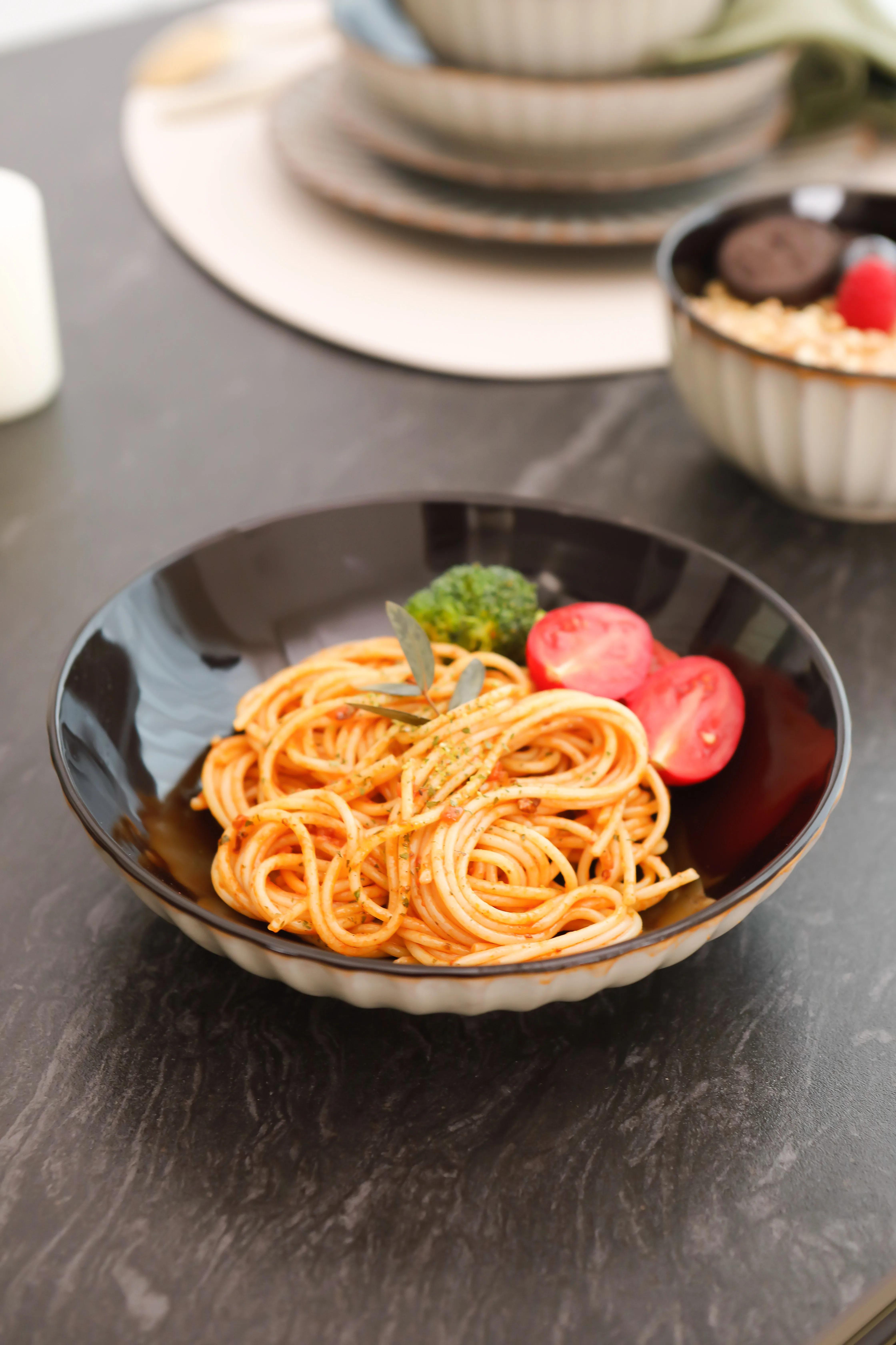 Promotion Golden Beige Stoneware Embossed 16pc Dinner Set High Luxury Fine Ceramic Sets Microwave Safe Dinnerware Sets