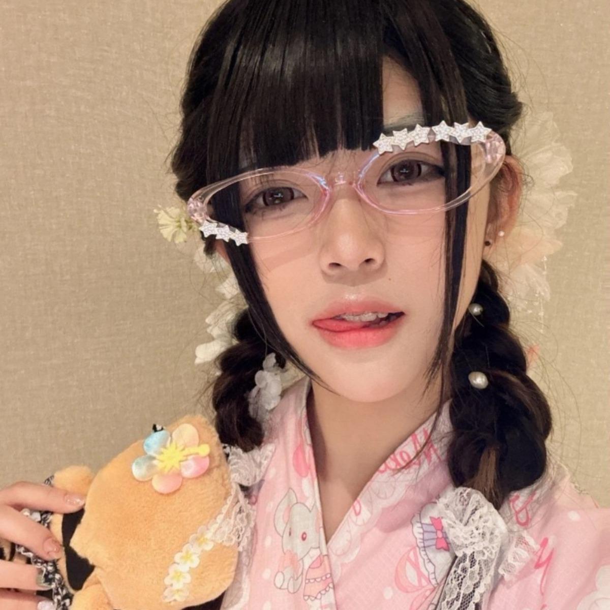 Y2K Retro Cute Flat Lens Fashion Glasses, Lightweight Aesthetic Eyewear for Street Style Photography, Trendy Decorative Glasses for Daily Outfits, Content Creation, and Social Media Looks