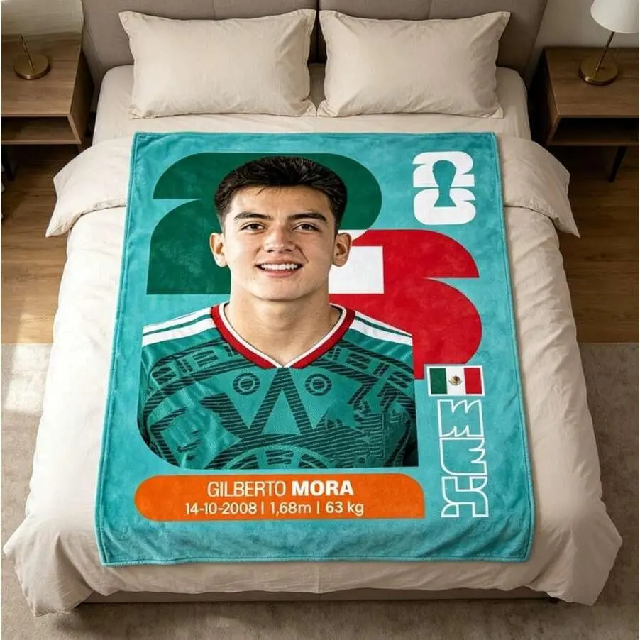 Mexican National Team Themed Plush Fleece Soccer Fan Throw Blanket - Vivid Player Art, Cozy Lightweight, Fading Resistant Washable Fabric, All-Season Home Room Decor Multi-Size Gift for Football Lovers