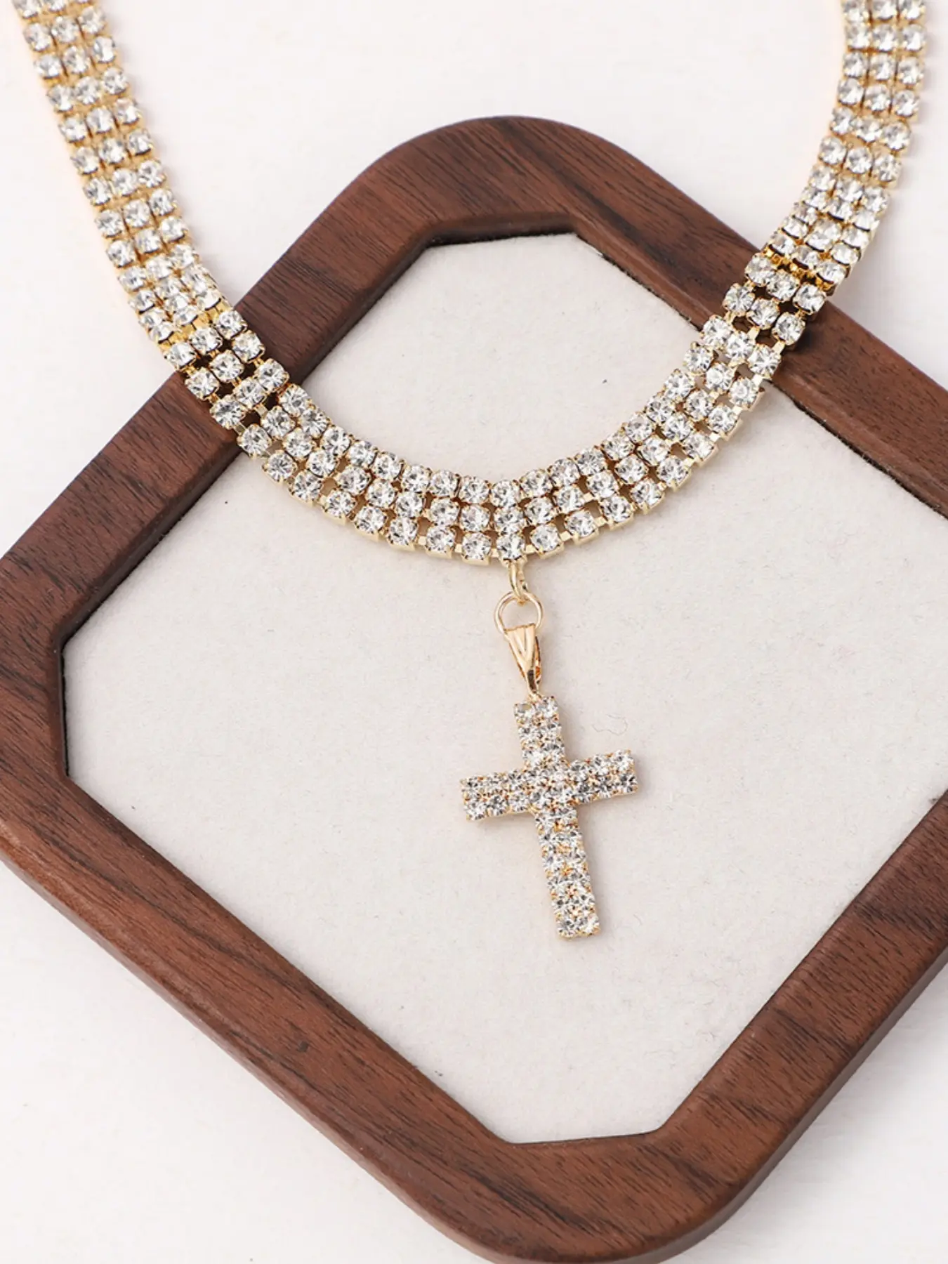 1 fashionable and elegant full diamond cross pendant necklace, luxurious sparkling women's collarbone chain, perfect gift choice
