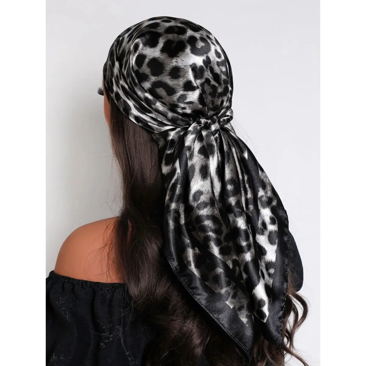 35.4 In Leopard Print Square Scarf - Italian Tencel Unisex Fashion Accessory, Thin Woven Fabric Scarf Head Wrap, All Seasons Casual Ideal Birthday Gift, Fashion Shawl, Fitted Cut