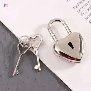 1PS Heart Lock, Heart-shaped Padlock.Cute Mini.Hardware Lock, Small Lock, Cartoon Lock.Exquisite.Suitable for Hanging Decorations, Backpacks.Perfect for Halloween, Valentine's Day, Back-to-School Season, Christmas, Birthday Gifts