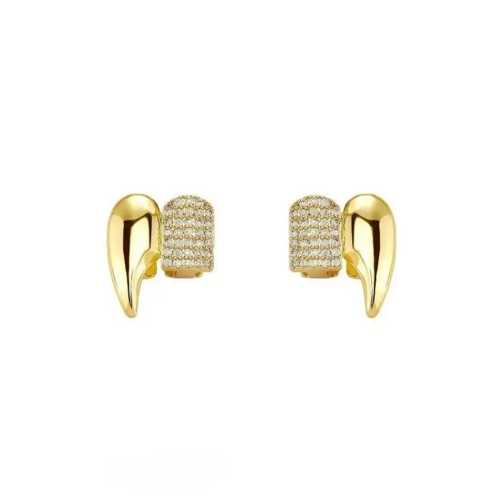 Hiphop Gold Vampire Fangs Grillz Top Teeth Grills, Iced Out Diamond Rhinestone Tooth Caps, Halloween Cosplay Rapper Jewelry, 18K Gold Plated Hip Hop Accessories for Men Women Party Costume