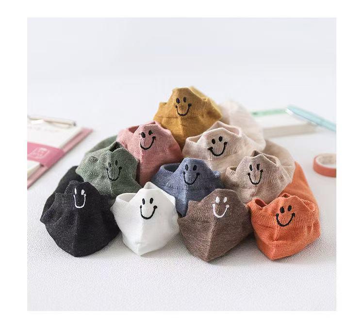 Short Trendy 1 Pair Happy Expression Ankle Socks Sports Socks Women Soft Cotton Invisible Socks With Smile Expression Design Lightweight Breathable Suitable For Work School Sports And Yoga Women Clothing Cute Elastic Daily Wear Atmosphere Womenswear compr