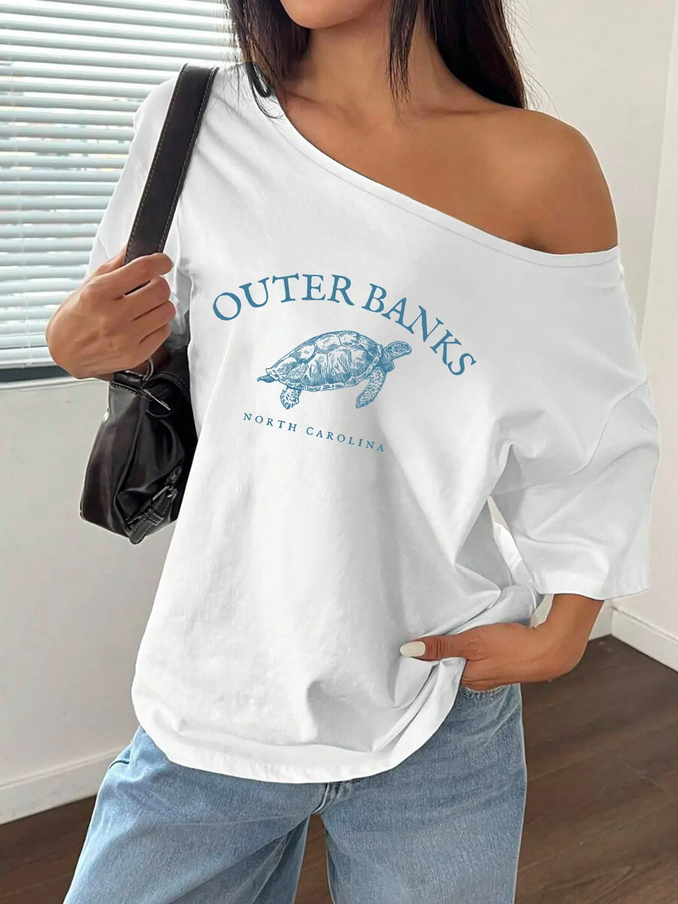 Women's Casual Commuter Loose Fit Off-Shoulder T-Shirt, Turtle Letter Print, Y2K Style, Fashion Trendy Top for Daily Wear or Parties