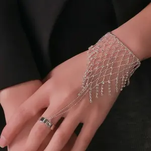 Dainty Rhinestone Finger Bracelet Hand Chain Jewelry for Women, Elegant Mesh Back Hand Ring Bracelet, Delicate Layered Body Chain Accessory for Party Wedding Prom Evening Dress Outfit