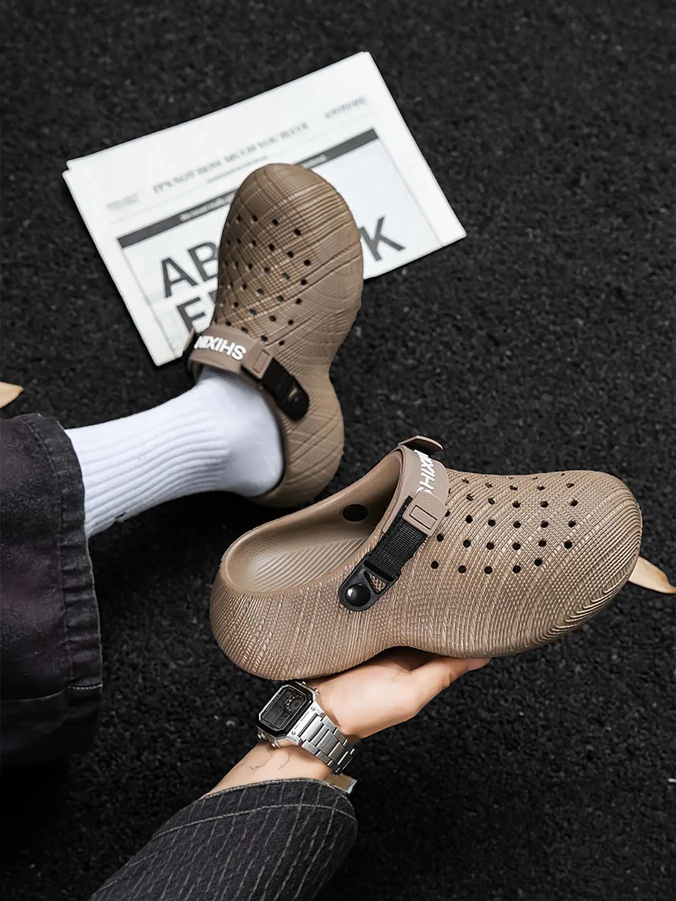 Men's Textured Lightweight Casual Clogs with Adjustable Heel Strap, EVA Breathable Quick Dry Closed Toe Slides, Non-Slip Dual-Wear Water Sandals for Beach & Daily Commute