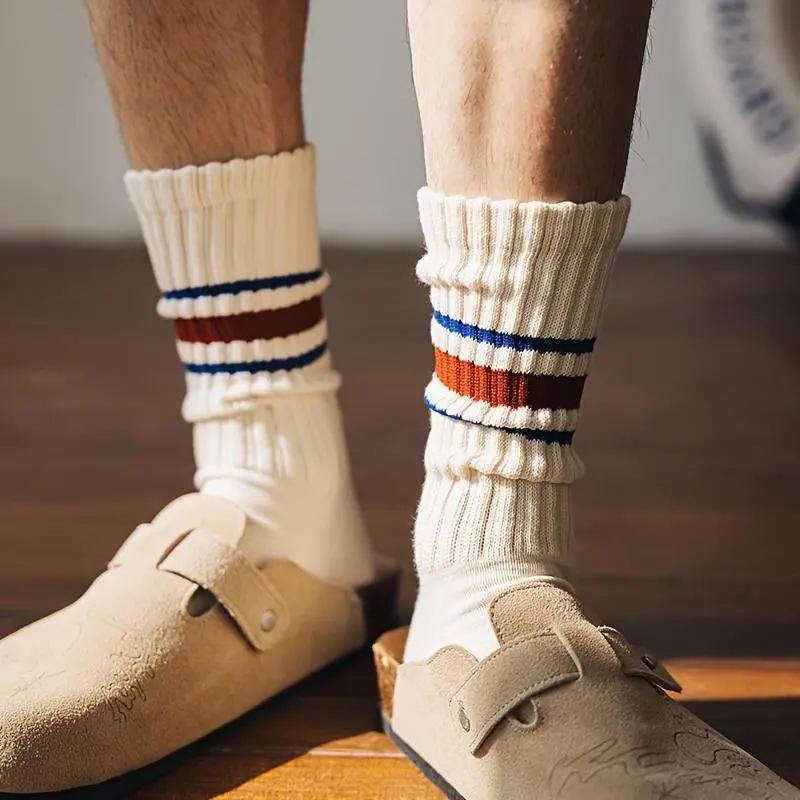 4 Pairs of Men and Women Socks 98% Cotton Crew Socks Featuring a Mix of Striped And Solid Colors, Designed As Long Socks That Are Breathable And Moisture-Wicking. Making Them Ideal for Fitness, Basketball