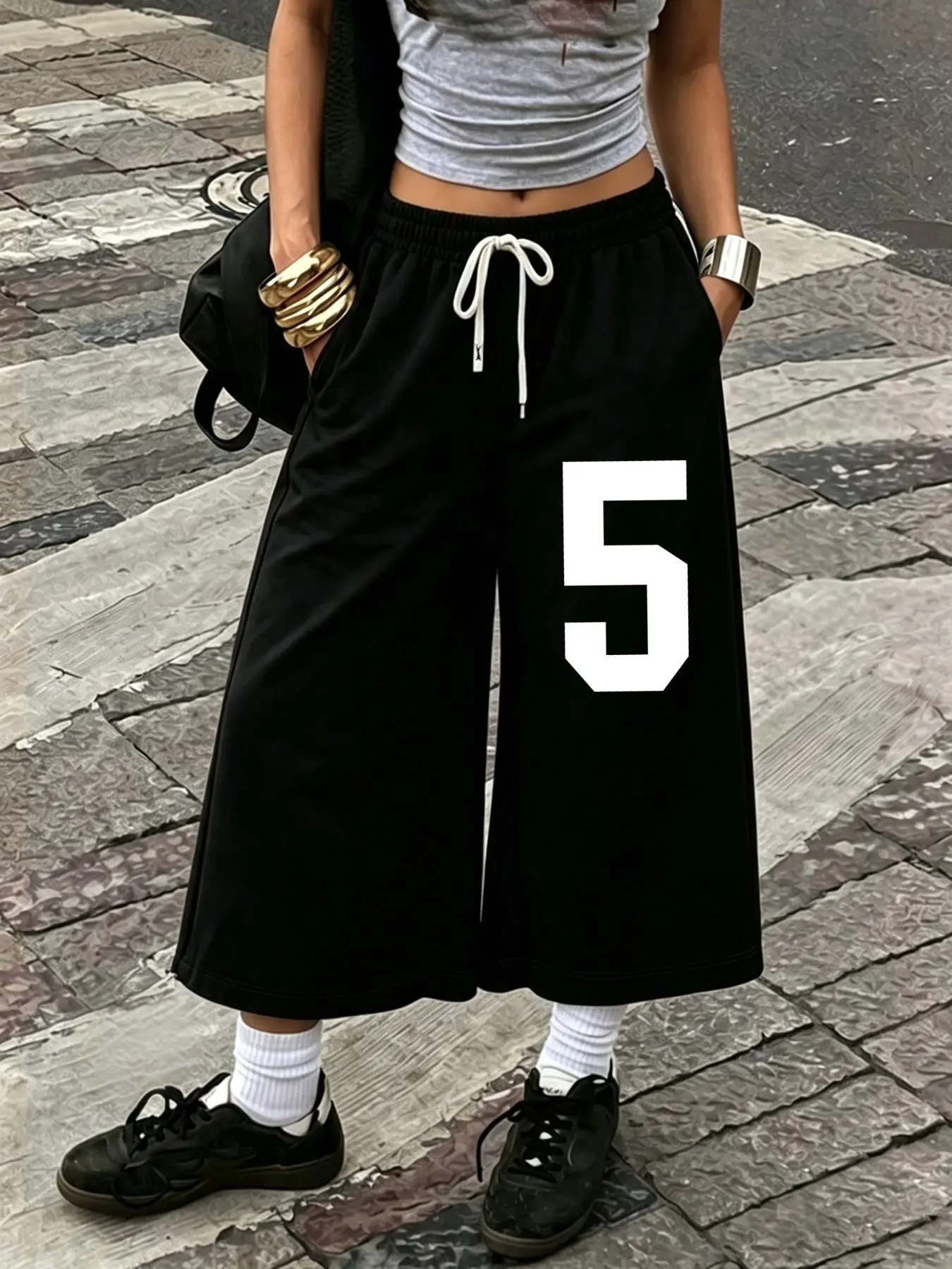 Women Number 5 Print Cropped Wide Leg Sweat Capris, Elastic Drawstring High Waist Loose Baggy Culottes with Side Pockets, Minimal Sporty Streetwear Cropped Joggers for Skate Campus Daily Outfit, 2026 Viral TikTok Trend Casual Athleisure Capri Pants