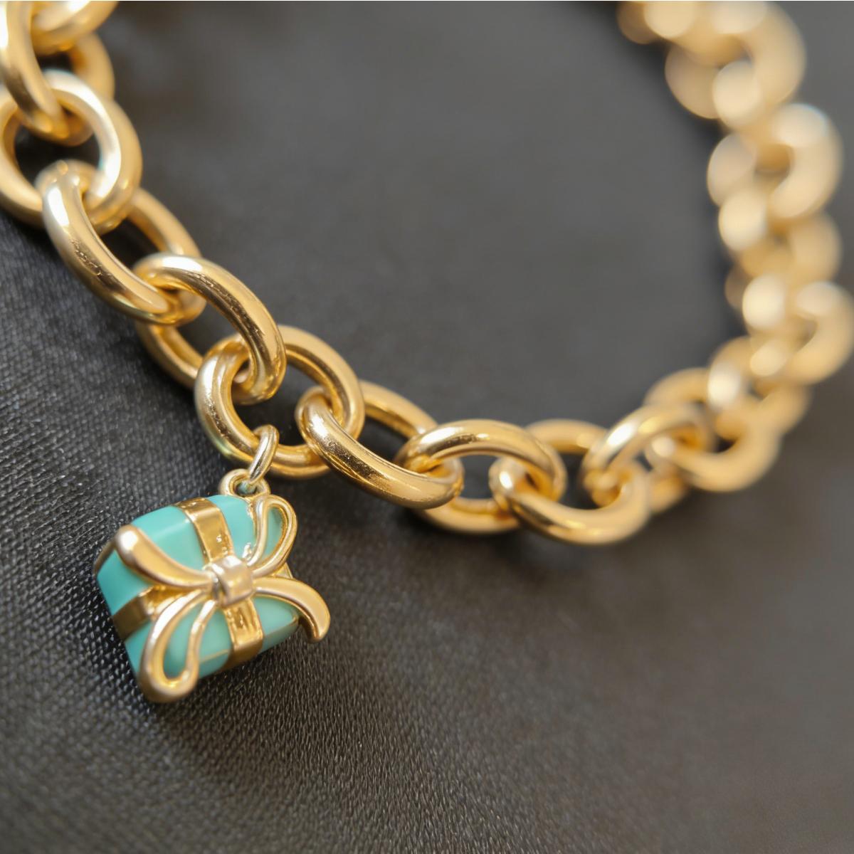 Luxury Silver Bracelet for Women Minimalist Gift Box Pendant Premium Figaro Chain