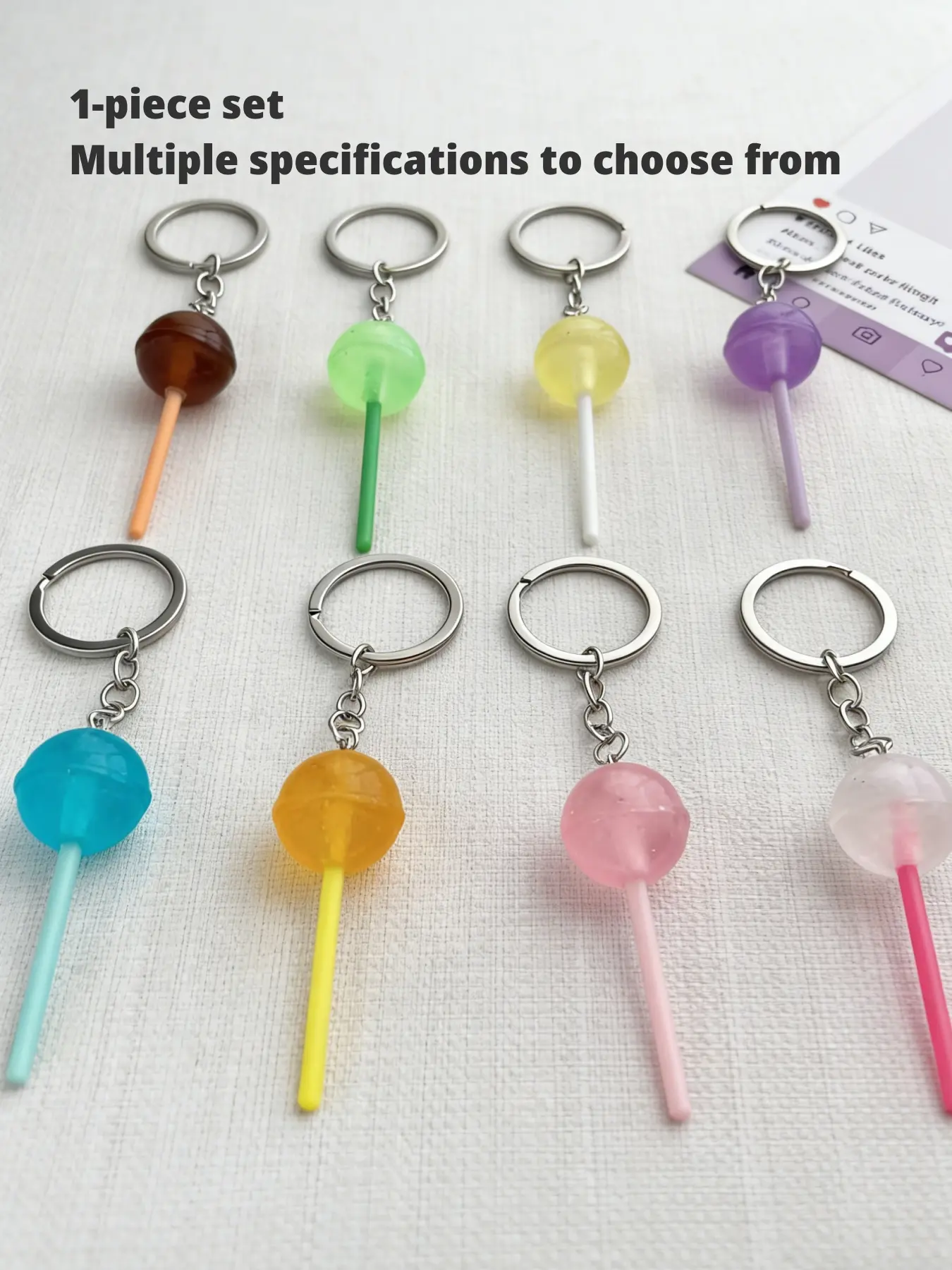 A multi-colored realistic lollipop keychain charm, suitable for daily wear, vacations, dates, and other occasions, and also a delightful little gift.