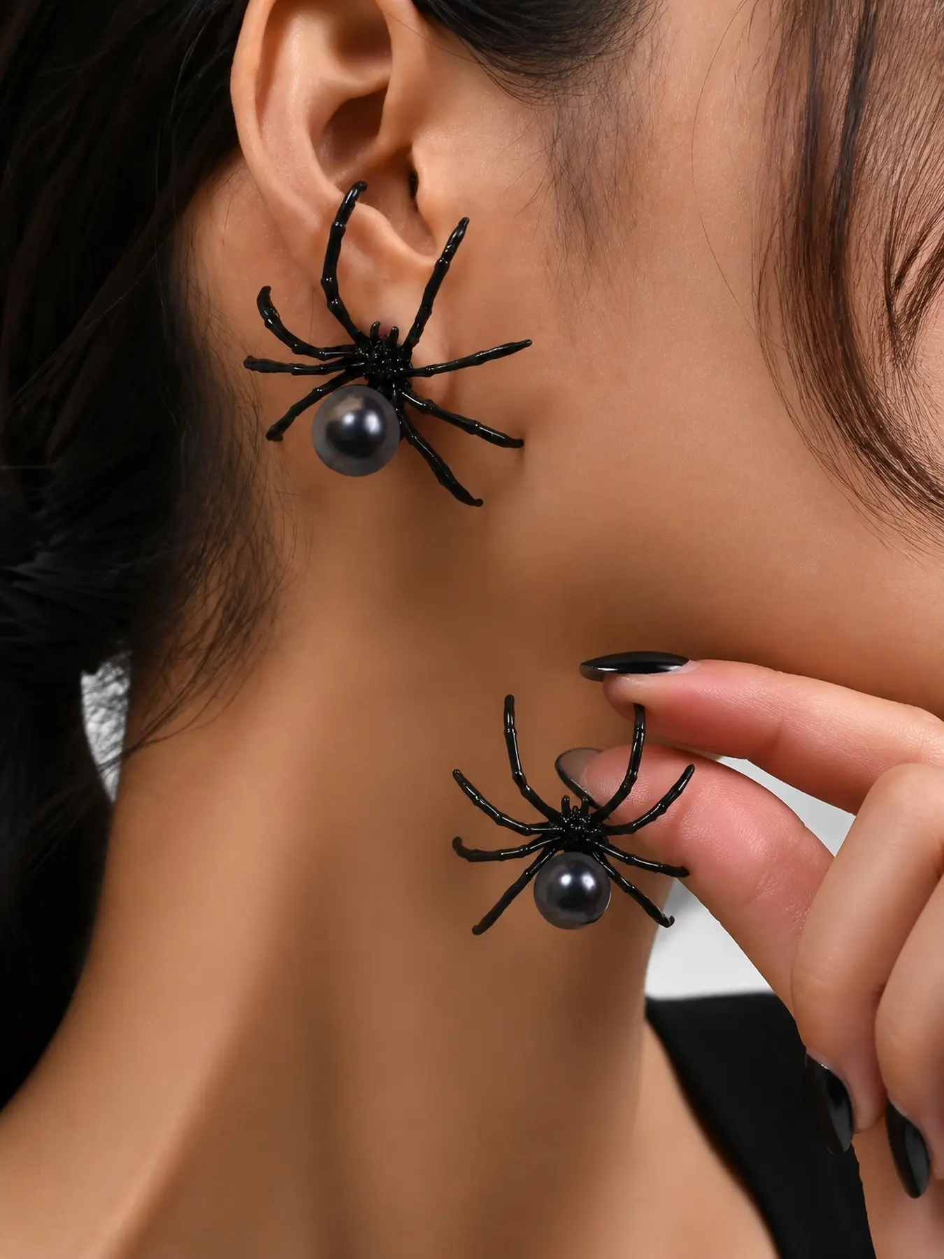 Halloween Spider Earrings for Women, Black Spider Pearl Drop Earrings, Gothic Spooky Dangle Earrings, Statement Jewelry for Halloween Party