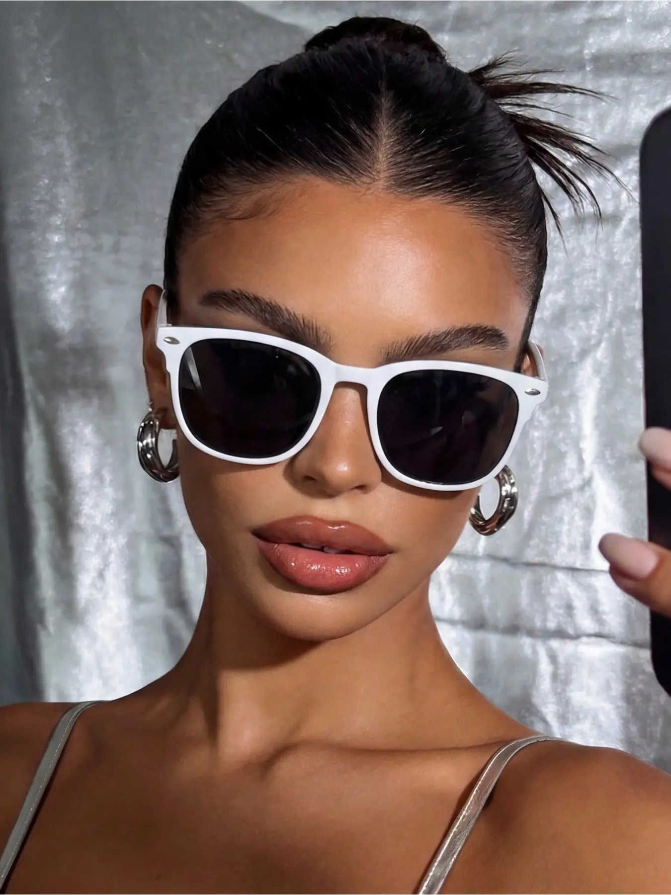 1 Pair Unisex Square White Casual Outdoor Sunglasses With Rivets, Versatile For Various Occasions - School, Vacation, Travel, Sports, Festivals, Outings, Summer Accessory
