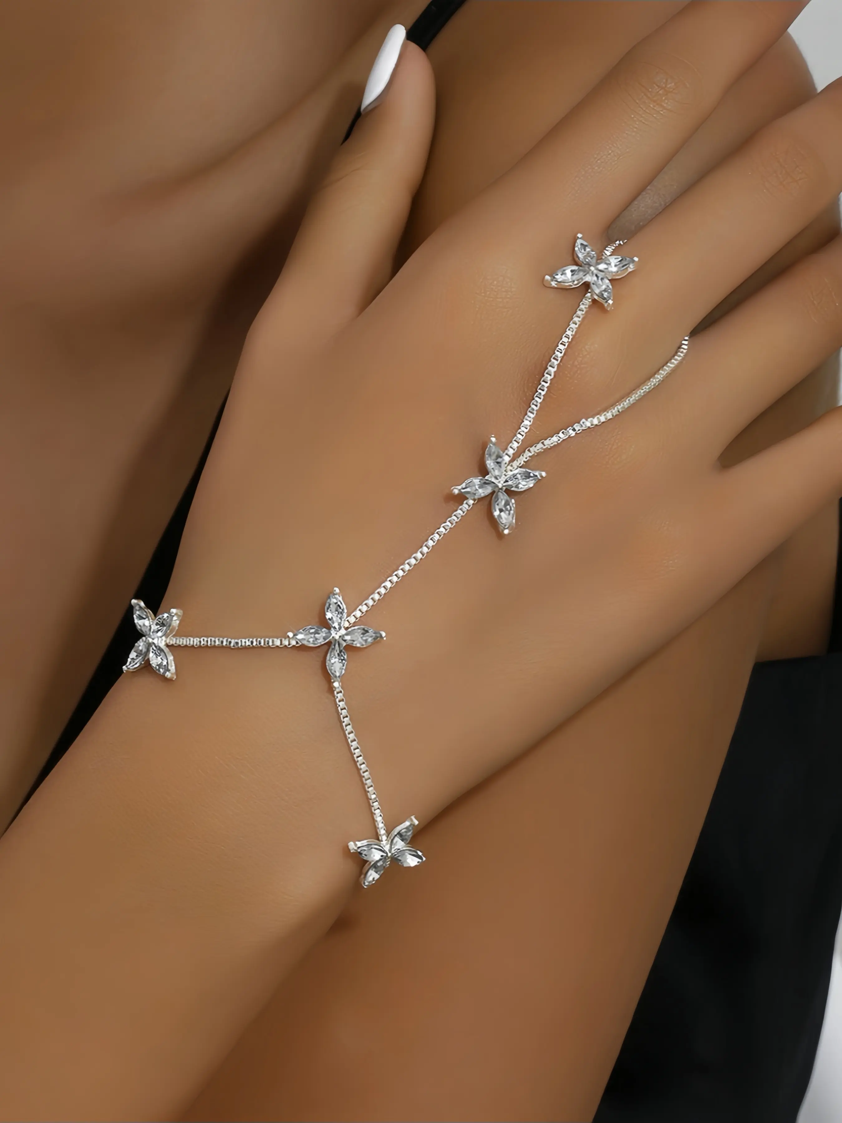 Adjustable Flower Hand Chain Bracelet with Ring, Electroplated Alloy Box Chain Finger Bracelet, CZ Hand Harness Jewelry for Women Girls, Wedding Bridal Party Daily Wear, Gold Tone / Silver Tone, Ideal Birthday Gift, High Quality Boho Style Bracelet