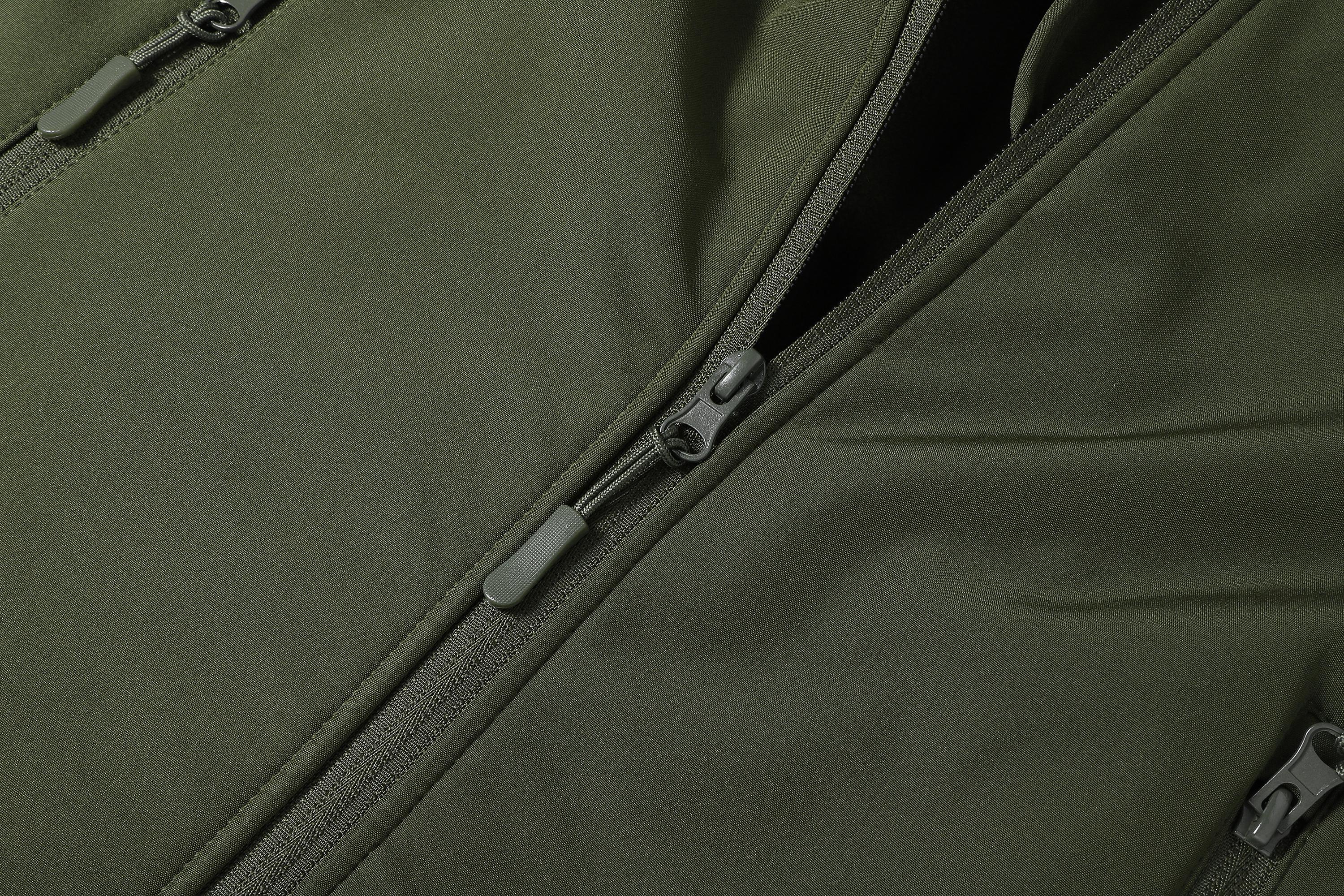 A men's hooded jacket with an outdoor and functional style features multiple zipper pockets distributed on the chest, arms, etc., making it convenient to store various small items and highly practical. Hood with drawstring closure