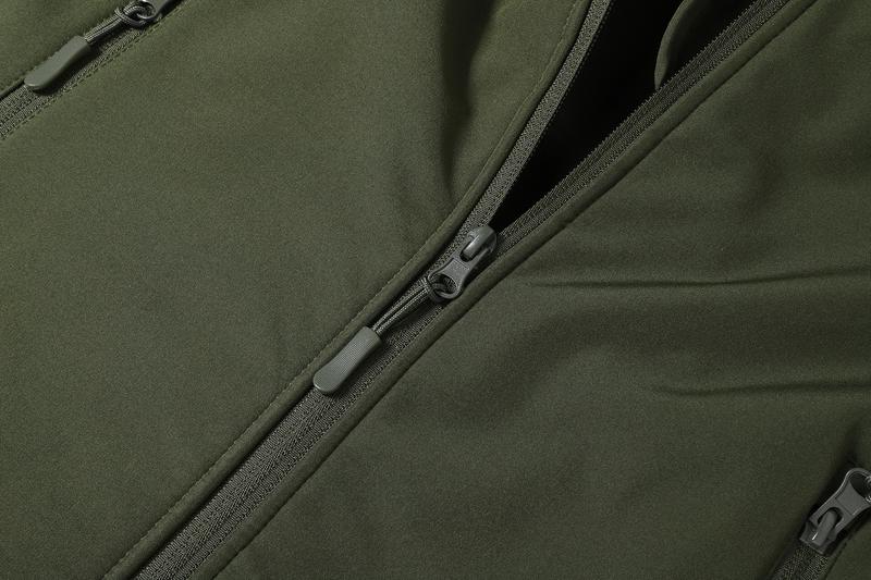 A men's hooded jacket with an outdoor and functional style features multiple zipper pockets distributed on the chest, arms, etc., making it convenient to store various small items and highly practical. Hood with drawstring closure