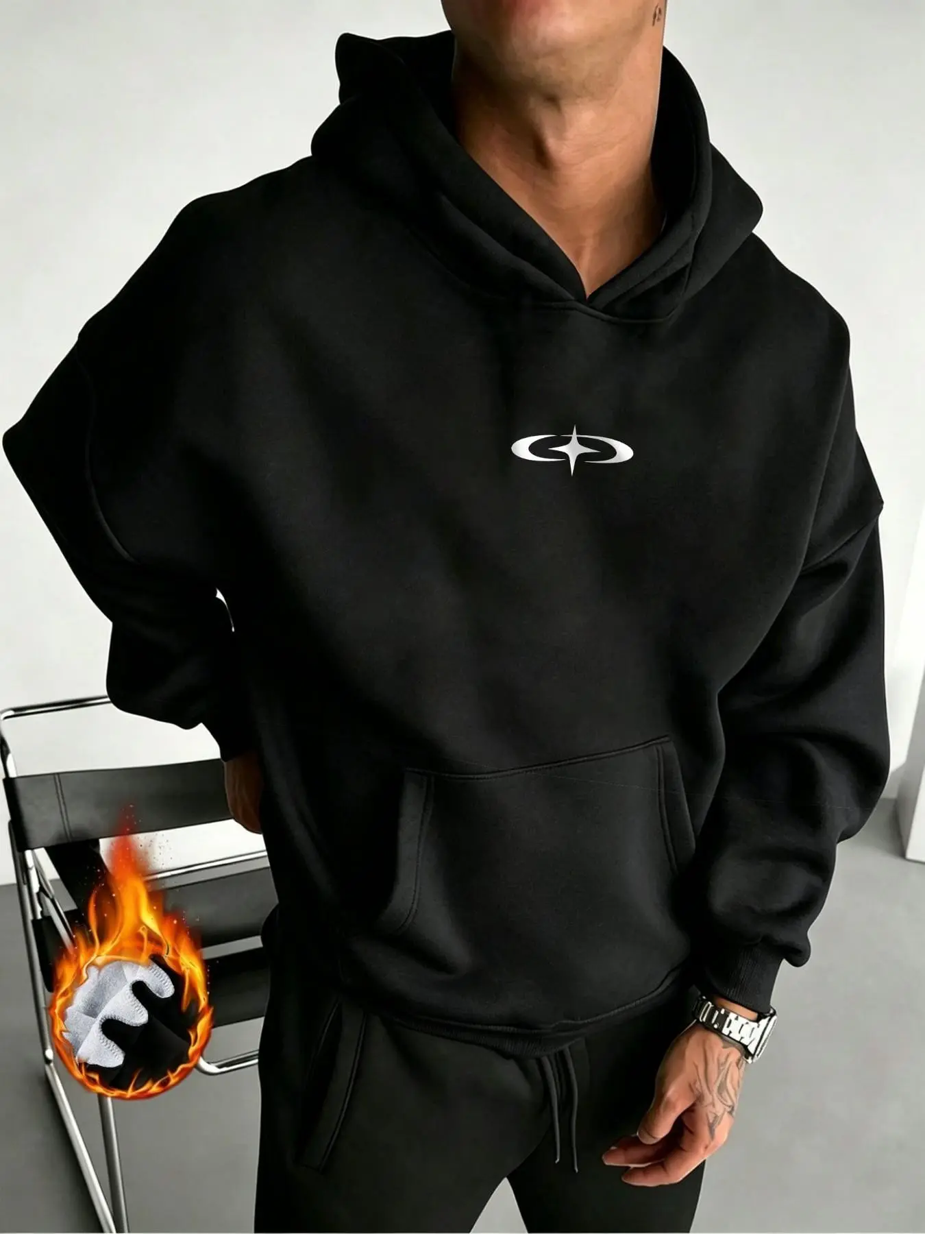 Fleece-lined hooded sweatshirt; thickened style for autumn and winter; minimalist, casual, and versatile design featuring a planet graphic; suitable for daily wear, school, or commuting; new 2026 model.
