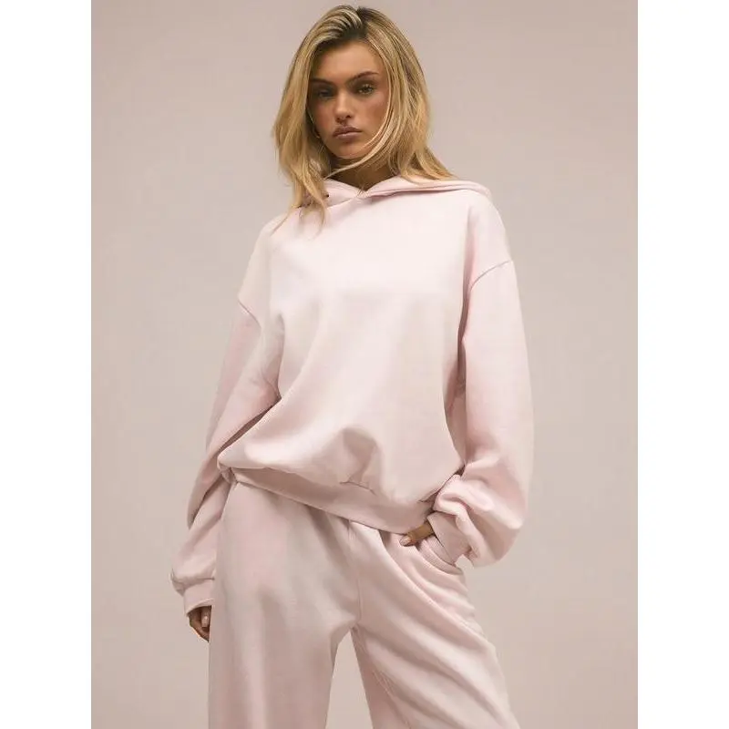 Daily essential hoodie, made of soft and comfortable fabric, with a fashionable and casual style, perfect for layering and daily wear, men's clothing