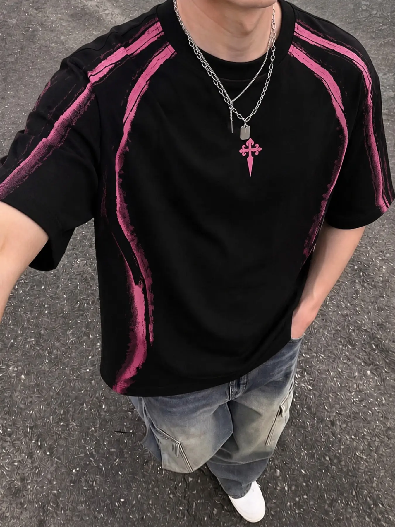 Cyberpunk Pink and Black Contrast Graphic Tee, Liquid Spray Painted Lines Loose Streetwear T-Shirt, Subculture Punk Goth Top for Clubbing & Music Festivals