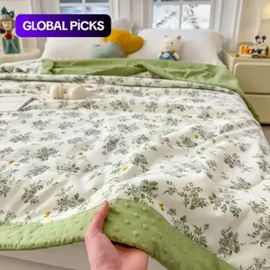Lightweight Cooling Quilt, Floral Print Summer Bedding, Premium Polyester Fabric with Ultrafine Fiber Fill, Ideal for Bedroom Hotel Guest Room, Floral Coverlet Bedding, Multipurpose Comfy Bedding, Soft Lightweight Quilts