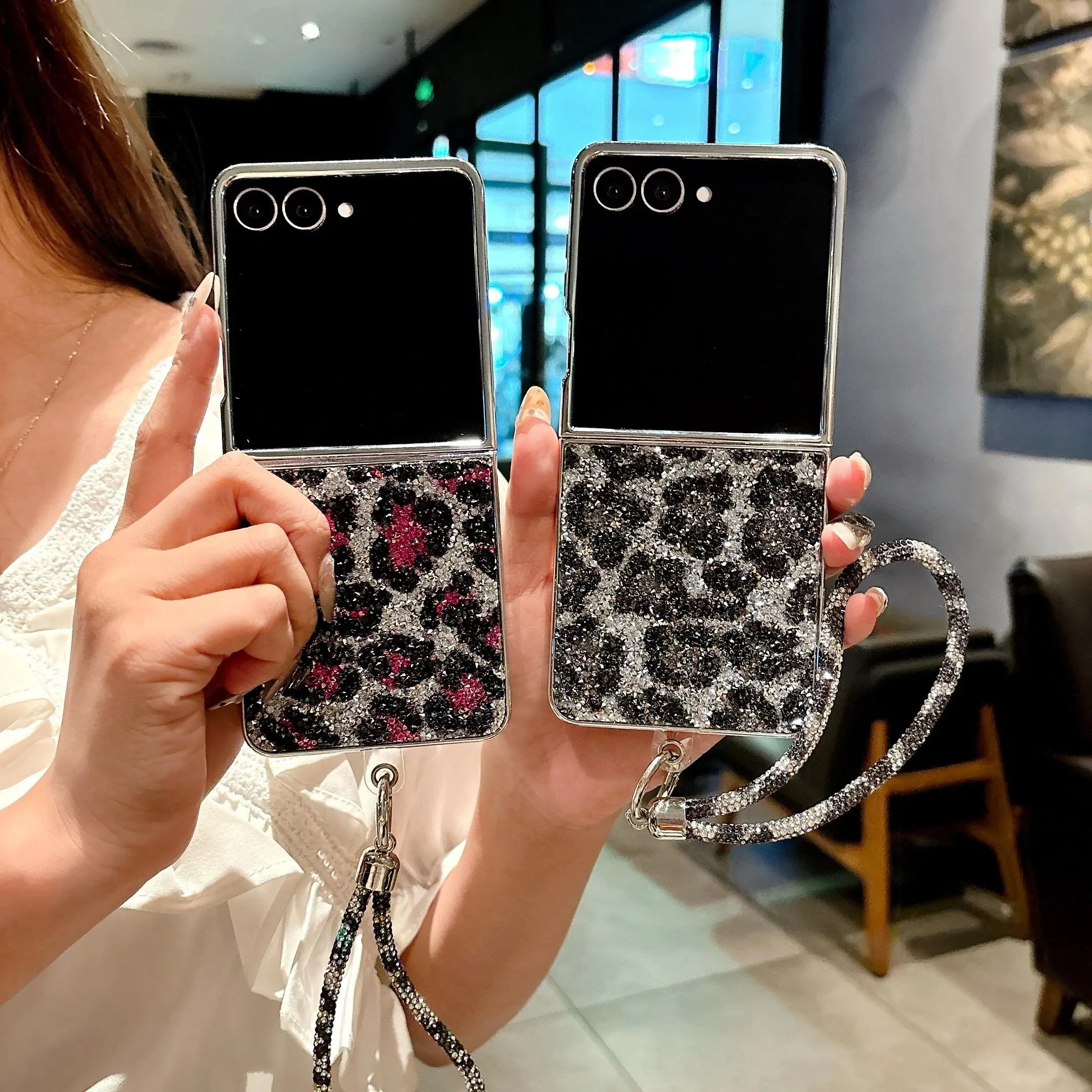 Luxury leopard pattern For Samsung Galaxy Z Flip 3 4 5 6 7 5G Unique  Diamond Glitter Phone Case Cover