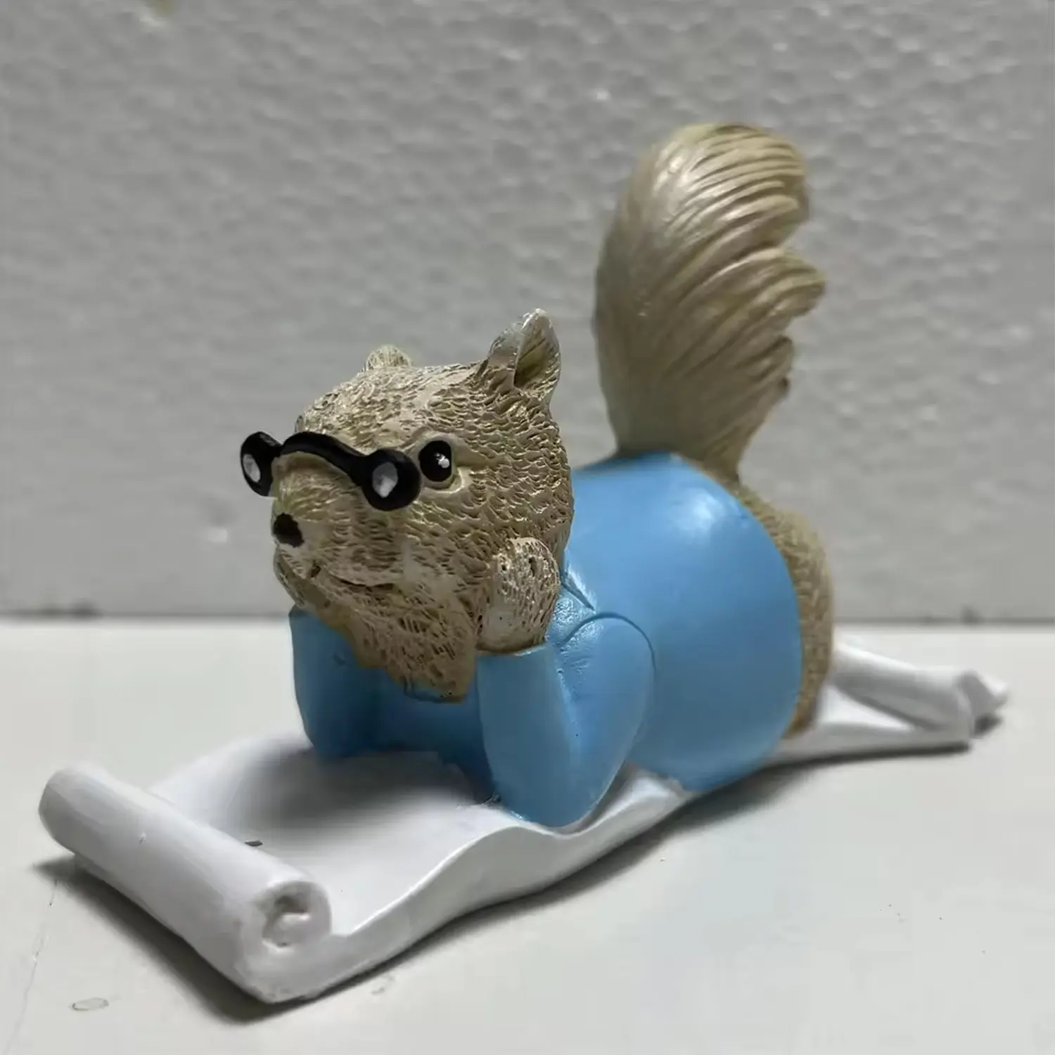 Decorative Bookmark for Book Lovers, Squirrel Shaped Resin Book Stopper & Organizer, Cute Book Ends for Shelves & Study Room Decoration