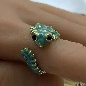 Gold Plated Adjustable Open Band Ring 3D Vivid Lizard Gecko Enamel Inlay Smooth Rounded Edge Low Allergy Metal For Women Reptile Lovers Daily Camping Hiking Picnic Portable Cute Animal Decorative Finger Jewelry Gift