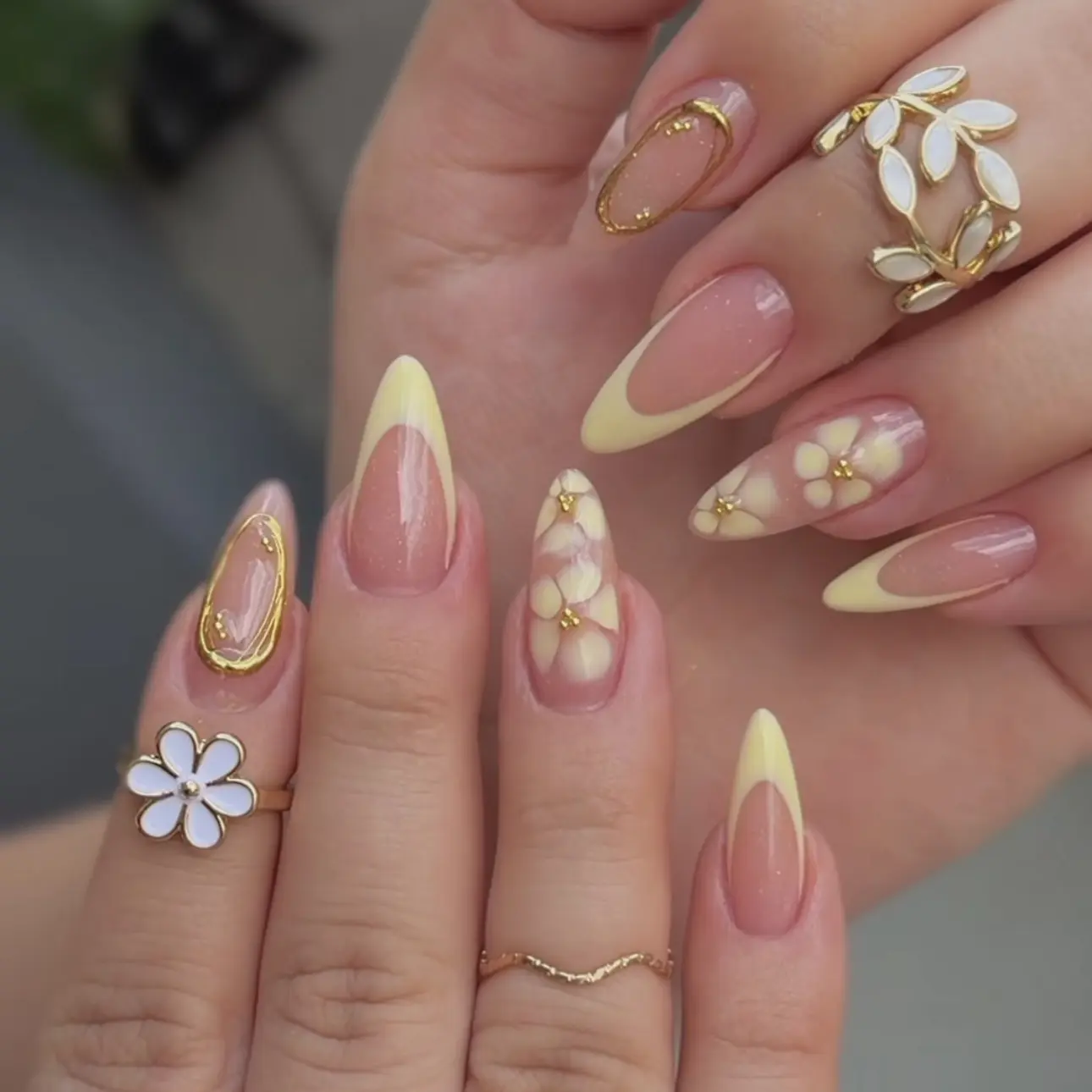 Press on Nails Nude Pink Light Yellow French 3D Flower Metal Line Decoration Nail Stickers Factory