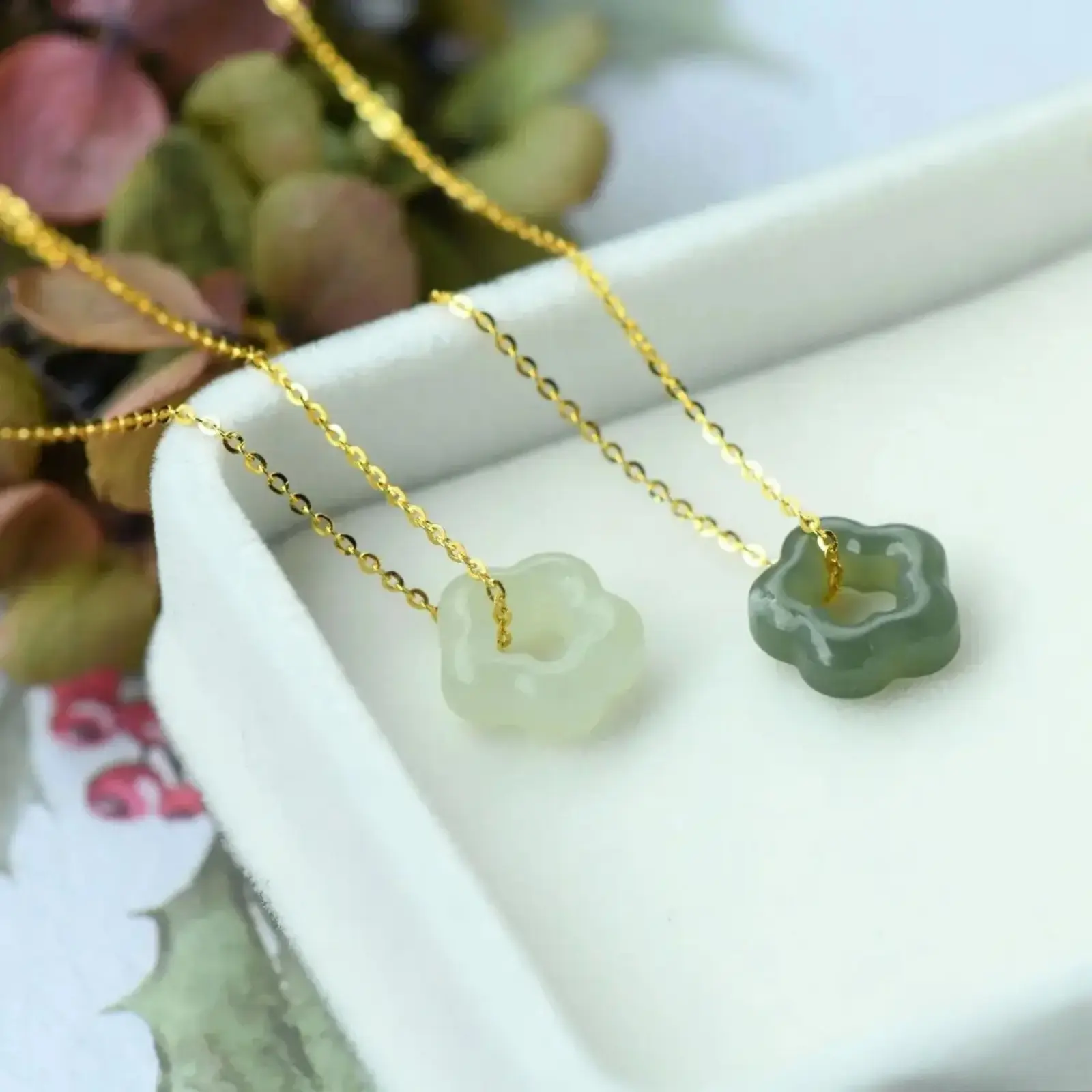 Natural Green Crystal Flower Pendant Necklace For Women, Polished Gemstone Amulet Charm Chain, Dainty Adjustable Gold Tone Jewelry, Versatile Lightweight Accessory For Daily Outfits, Thoughtful Birthday Holiday Gift For Sister, Adjustable Chain
