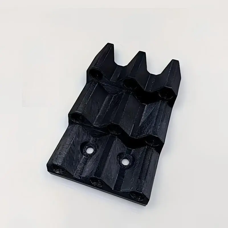 A wall-mounted dart display rack, a display storage unit that can hold 9 darts. It’s suitable for use in living rooms, bedrooms, study rooms, and bars, and its space-saving design makes it an excellent gift option.
