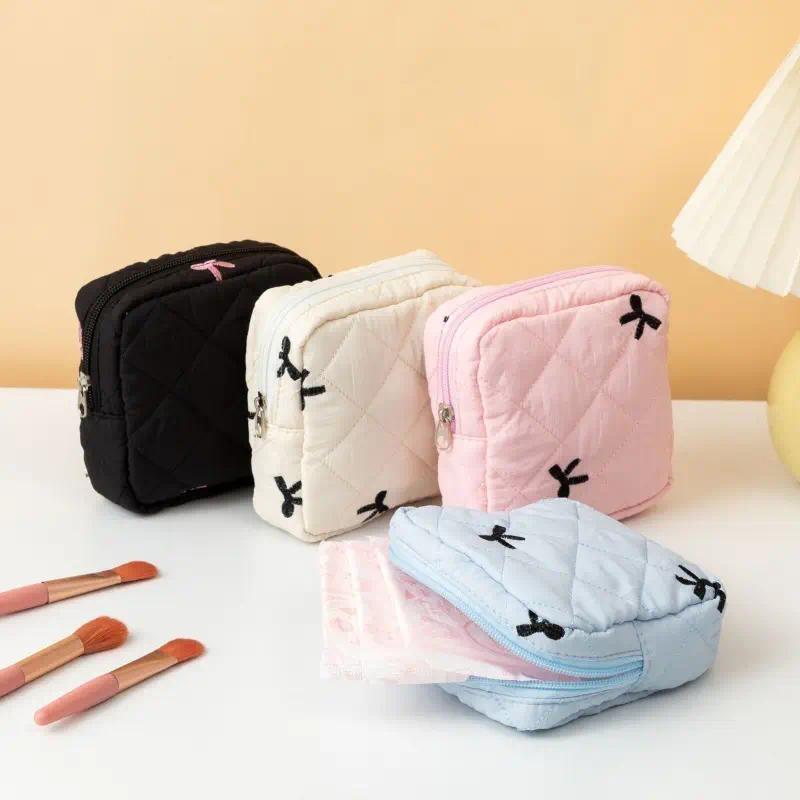 Portable Sanitary Pouch for Women, Cute Minimalist Pad Holder with Bow & Checkered Pattern, Multi-Compartment Organizer for Cosmetics Lipsticks, Travel-Friendly Versatile Makeup Bag, Available in Multiple Colors