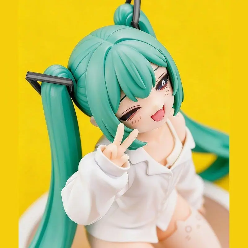 Anime Twin-Tail Singer Character Action Figure, White Oversized Shirt Wink Peace Pose Collectible Model, Kawaii Chibi Girl Statue, Desk Display Decor Gift For Anime Fans Birthday Cross-Border Wholesale