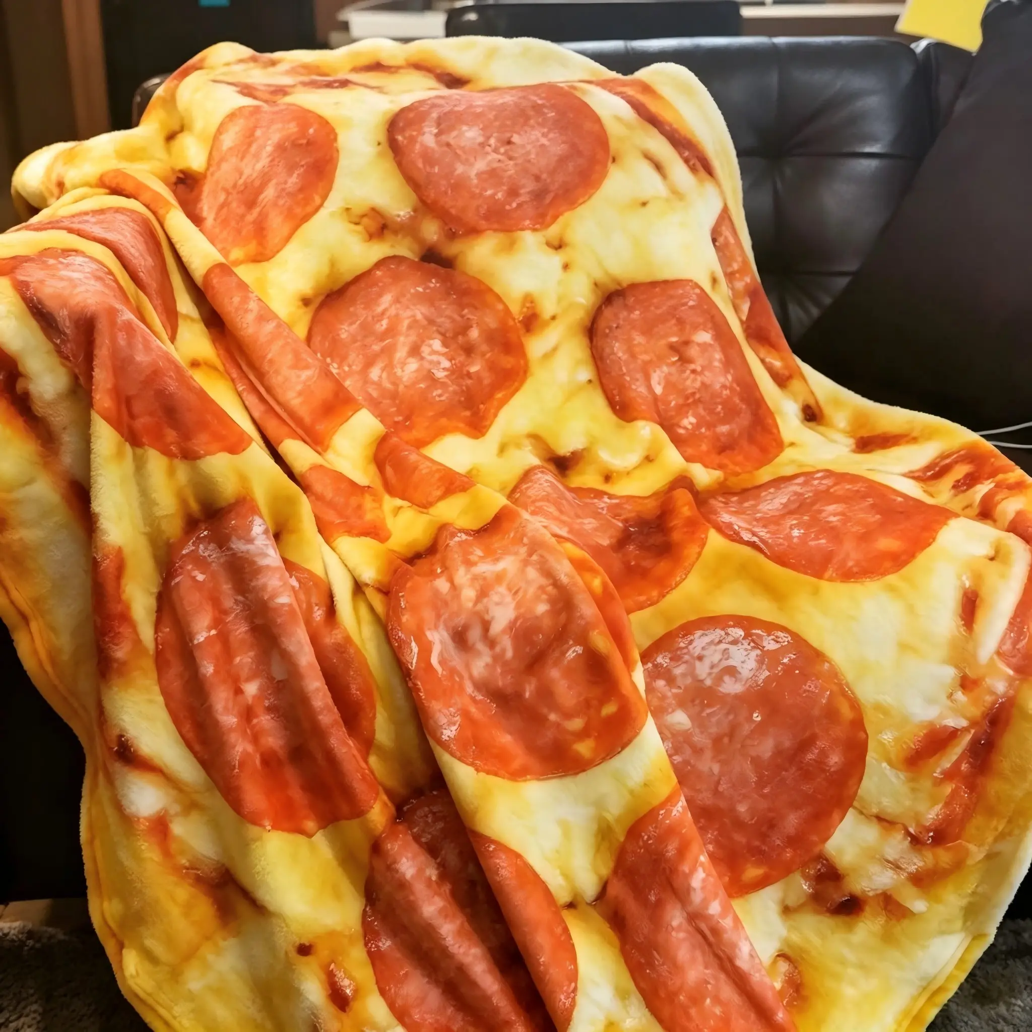 1pc Pizza Blanket Flannel Throw, Soft and Comfortable, Ideal for All Seasons, Perfect Gift for School, Office, Home, Picnic, Travel