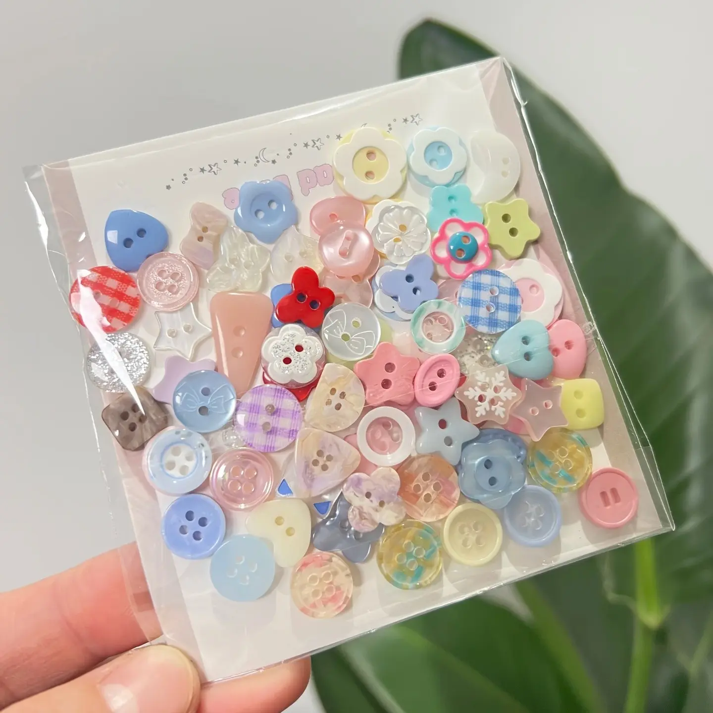 50/100 Random Cute Resin Buttons, DIY Jewelry Craft Supplies, Sewing Accessories, Small Button Set, Button Pack, Random Pattern Distribution
