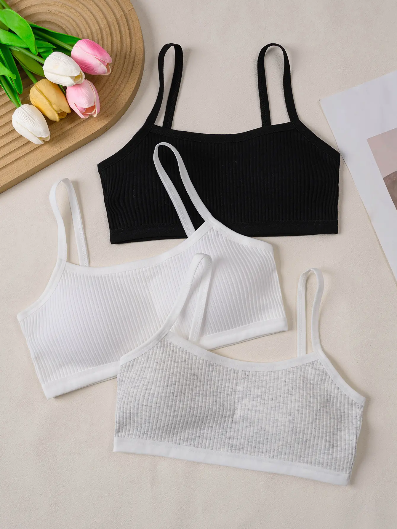 3-piece girls' training bra, ribbed bra, comfortable and skin-friendly, detachable bra pads, wireless, suitable for developing girls and student underwear, suitable for ages 7-14