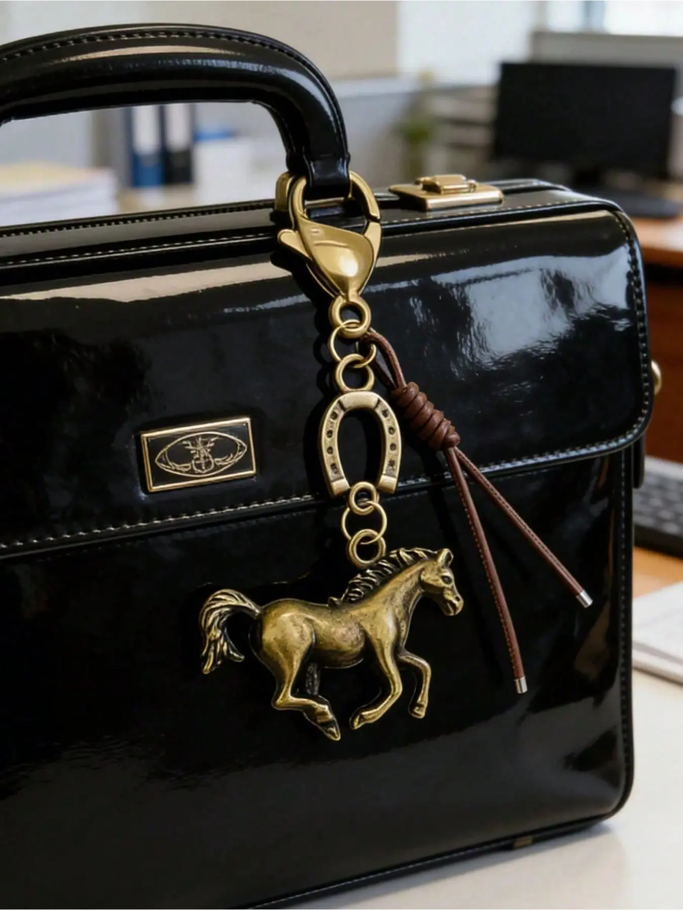 Western cowboy style keychain, retro horseshoe pendant keychain, fashionable car keychain, suitable for handbags, backpacks, wallets and keys, for daily use, travel and work, Y2K style, an ideal creative small gift for equestrian enthusiasts on birthdays