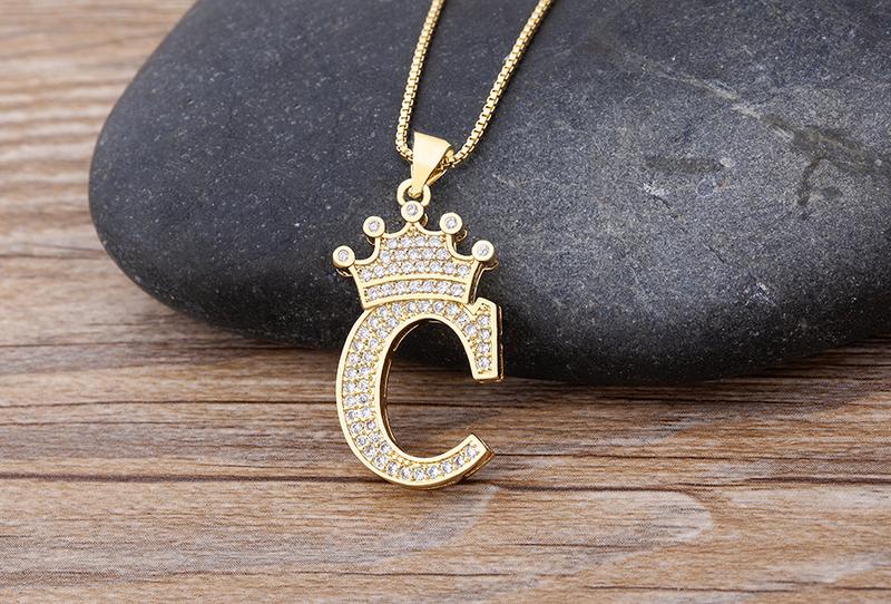 Aesthetic Luxury Copper Zircon A-Z Crown Alphabet Pendant Chain Necklace Hip-Hop Style Fashion Woman Man Initial Name Jewelry Gift for Girl Women Couple