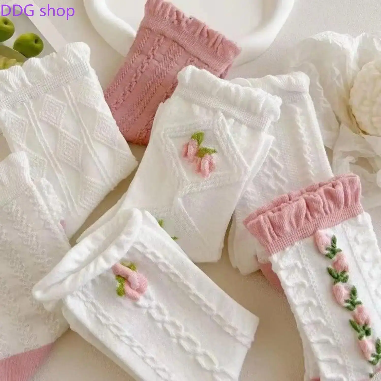 5 Pack Women’s Lace Ruffles Crew Socks, Ultra Soft Breathable Stretchy Cotton Floral Mid Tube Socks, Comfortable Cottagecore Daily Casual Socks for Women, White for Home Party Wear