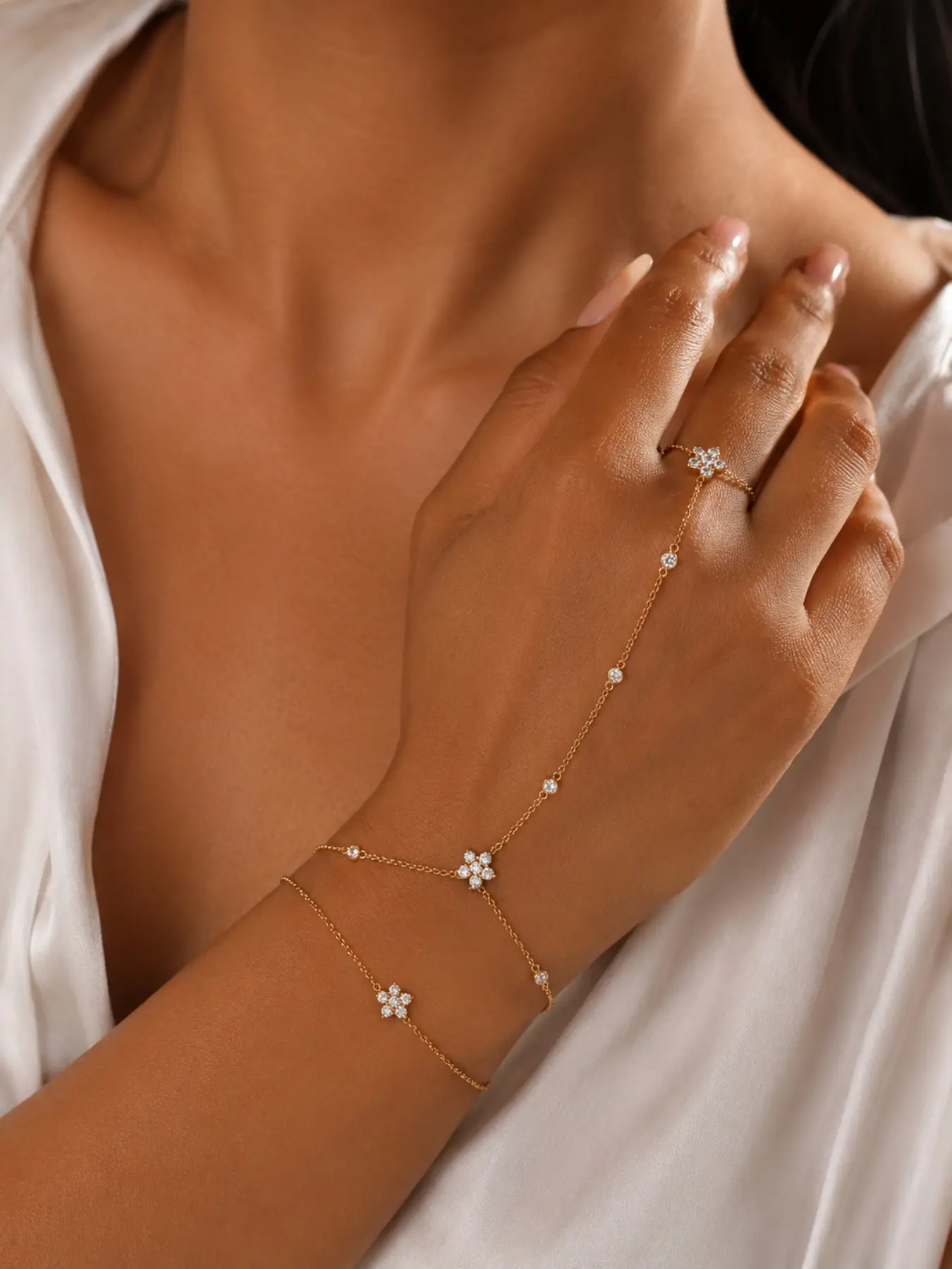 Cross-border Popular Flower Linked-Finger Bracelet, High Quality Jewelry Bracelet, Simple and Sweet, Niche, Stackable Bracelets, with Wate Water Drill Hand Chain and Ring in One Piece, Fashionable and Versatile for Women