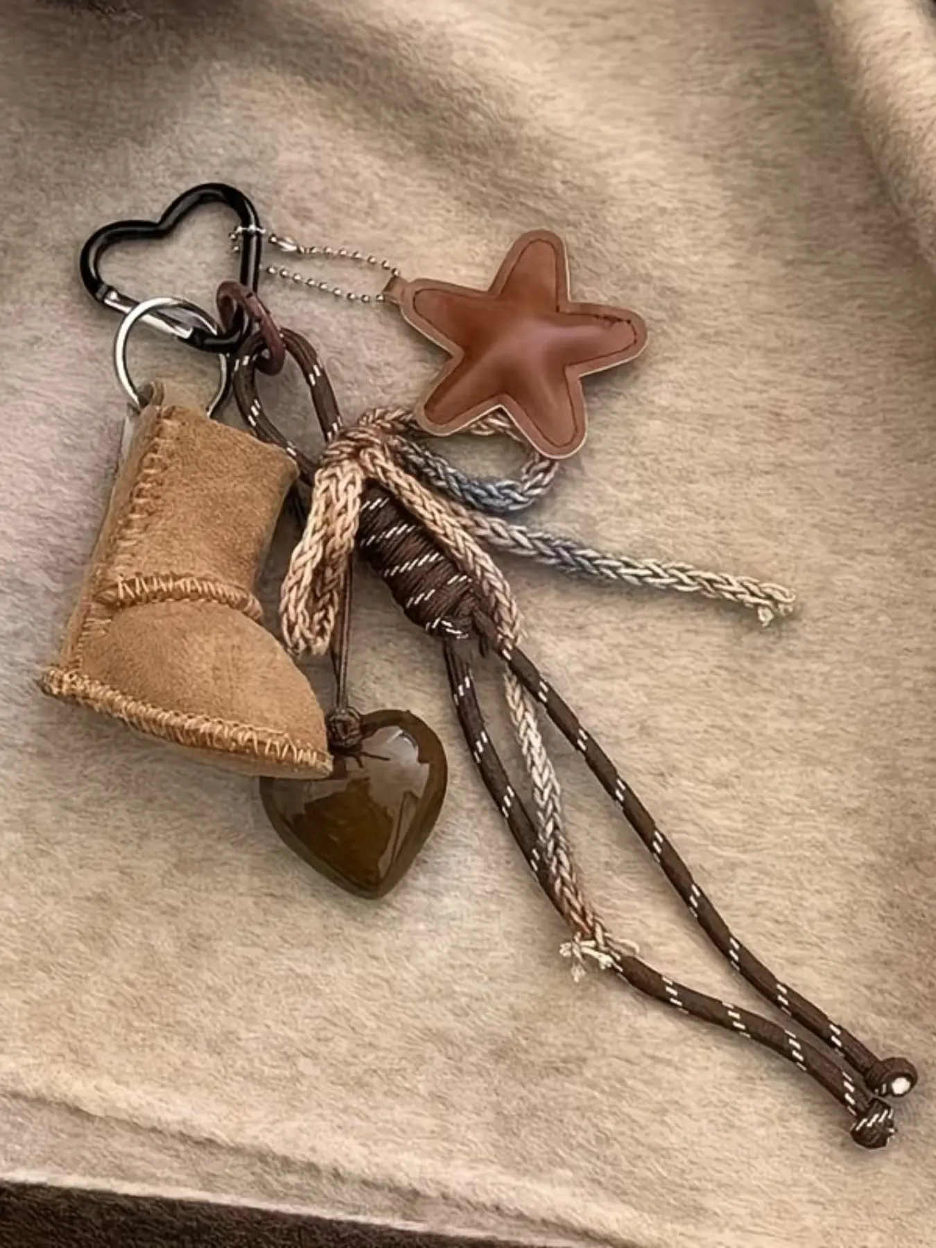 Fashion Starfish and Snowflake Keychain, Braided Rope Bag Accessory with Heart Pendant, Perfect for Handbags, Winter Shoe Decor, Holiday Gifts