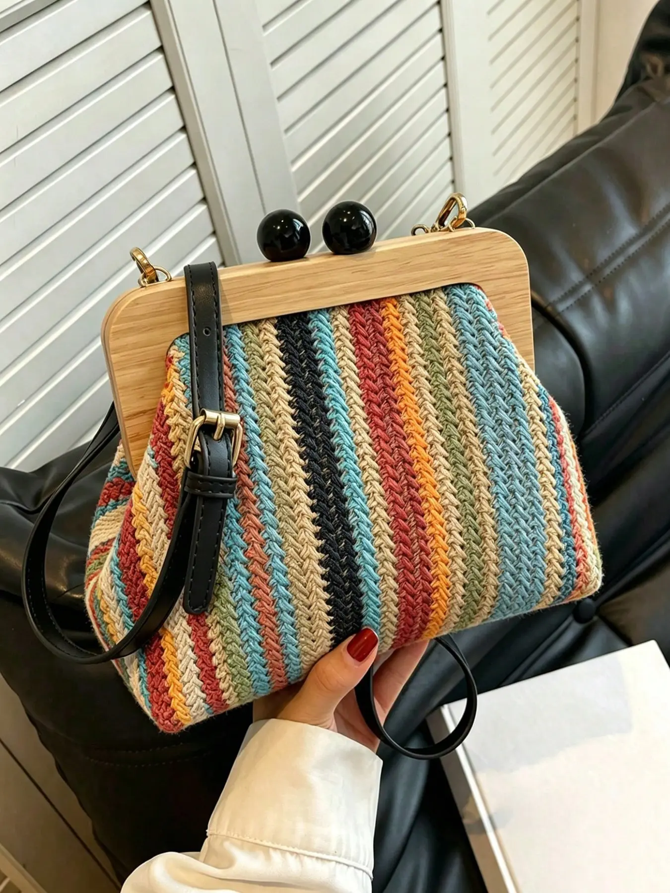Rainbow retro striped shoulder bag, elegant and fresh artistic style fashionable texture crossbody bag, can store mobile phones, lipstick, suitable for daily commuting and play, Casual Trendy Bag